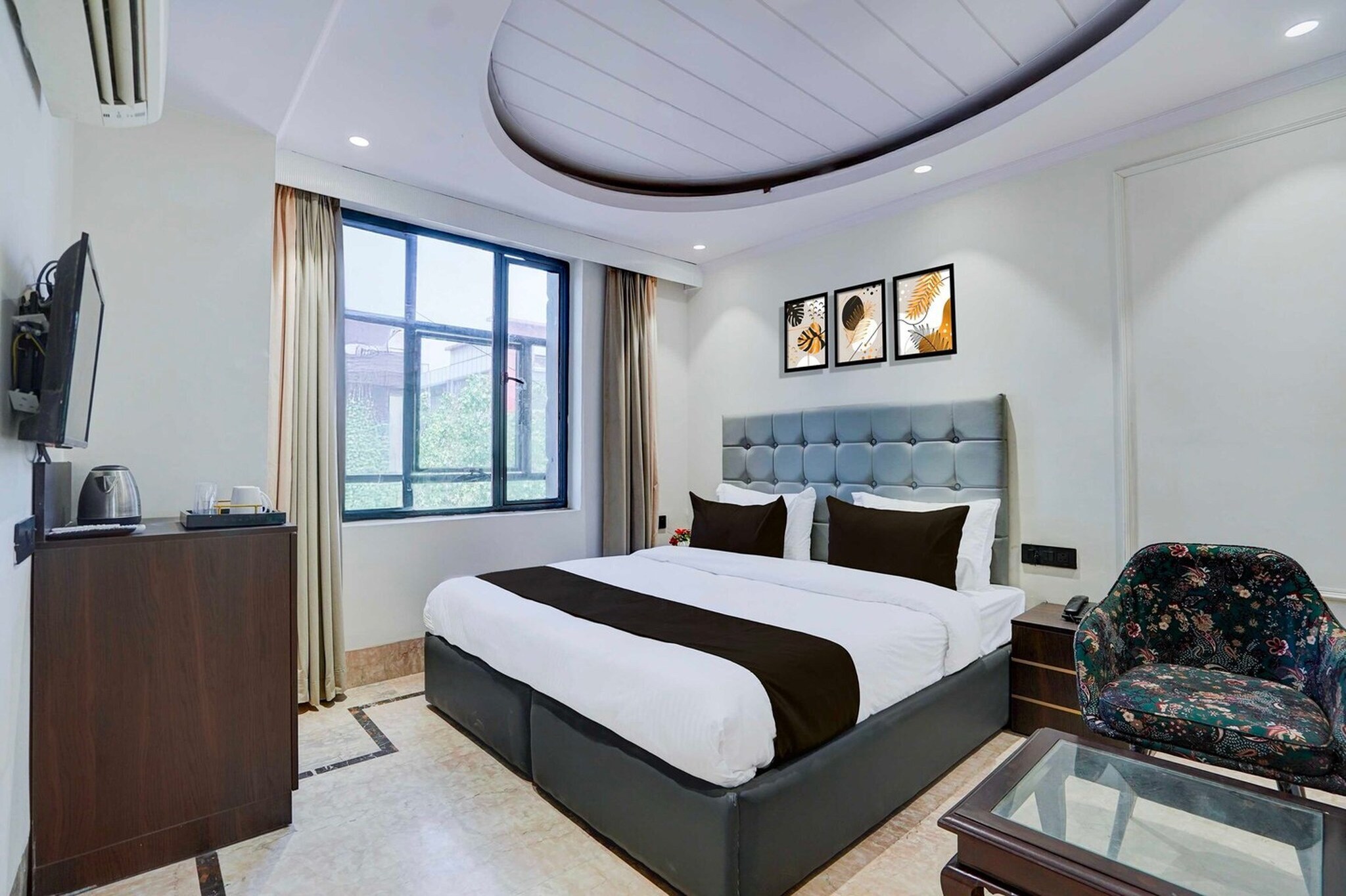 Set within 4.9 km of Gurudwara Bangla Sahib and 5.9 km of Jantar Mantar, Collection O Karol Bagh offers rooms with air conditioning and a private bathroom in New Delhi. With free WiFi, this 3-star hotel offers room service and a 24-hour front desk. The property is 3.8 km from the city centre and 6.2 km from Gurudwara Sis Ganj Sahib.
All guest rooms at the hotel come with a seating area, a flat-screen TV with satellite channels and a private bathroom with free toiletries and a bath or shower. Guest rooms feature a desk.
Feroz Shah Kotla Cricket Stadium is 7 km from Collection O Karol Bagh, while Red Fort is 7.2 km from the property. Delhi International Airport is 15 km away.
Unmarried couples are warmly welcome at this property.
Guests with local ID proof are warmly welcome.
Apologies, but we are currently unable to host foreign nationals at this property.
Early Check-In Policy: A full day’s room rate will be charged for check-ins before 6:00 AM. Complimentary early check-in is available between 6:00 AM and 10:00 AM, subject to room availability.
Check-in is only available to guests aged 18 and above. Please provide a government-issued ID to confirm your age.