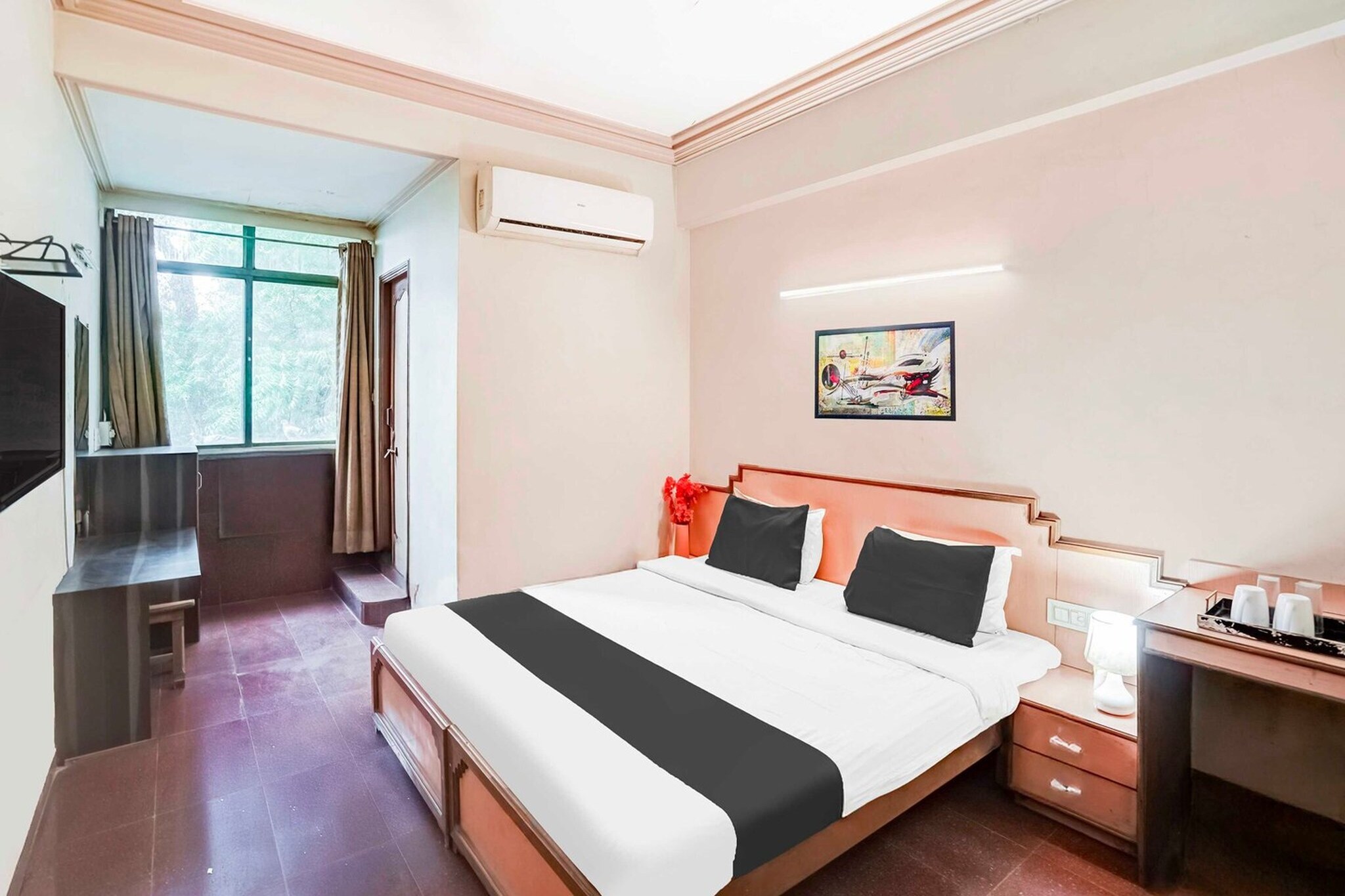 Located within 6.8 km of IIM and 8.5 km of Gandhi Ashram, Collection O Jamalpur Ahmedabad provides rooms with air conditioning and a private bathroom in Ahmedabad. This 3-star hotel offers room service, a 24-hour front desk and free WiFi. The hotel features family rooms.
All units at the hotel are equipped with a seating area, a flat-screen TV with satellite channels and a private bathroom with free toiletries and a bath or shower. All rooms include a desk.
Sardar Patel Stadium is 13 km from Collection O Jamalpur Ahmedabad, while Sabarmati Riverfront is 2.1 km away. Sardar Vallabhbhai Patel International Airport is 10 km from the property.
Unmarried couples are warmly welcome at this property.
Guests with local ID proof are warmly welcome.
Apologies, but we are currently unable to host foreign nationals at this property.
Early Check-In Policy: A full day’s room rate will be charged for check-ins before 6:00 AM. Complimentary early check-in is available between 6:00 AM and 10:00 AM, subject to room availability.
Check-in is only available to guests aged 18 and above. Please provide a government-issued ID to confirm your age.