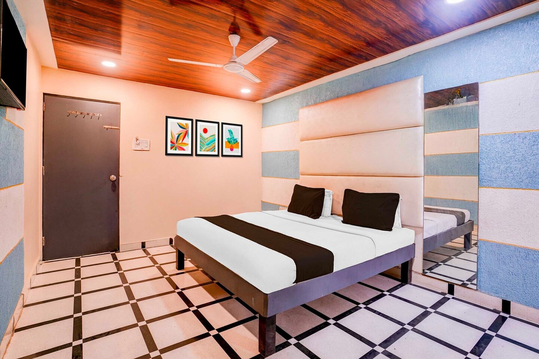 Located within 33 km of Indian Institute of Technology, Bombay and 35 km of Powai Lake, Collection O Palava Dombivali provides rooms with air conditioning and a private bathroom in Mumbai. With free WiFi, this 3-star hotel offers room service and a 24-hour front desk. The hotel features family rooms.

Guest rooms at the hotel are equipped with a seating area, a flat-screen TV with satellite channels and a private bathroom with free toiletries and a bath or shower. All rooms include a desk.

Phoenix Market City Mall is 38 km from Collection O Palava Dombivali, while Bombay Exhibition Centre is 41 km away. Chhatrapati Shivaji International Mumbai Airport is 40 km from the property.

Unmarried couples are warmly welcome at this property.
Guests with local ID proof are warmly welcome.
Apologies, but we are currently unable to host foreign nationals at this property.
Early Check-In Policy: A full dayâ€™s room rate will be charged for check-ins before 6:00 AM. Complimentary early check-in is available between 6:00 AM and 10:00 AM, subject to room availability.
 
Check-in is only available to guests aged 18 and above. Please provide a government-issued ID to confirm your age.