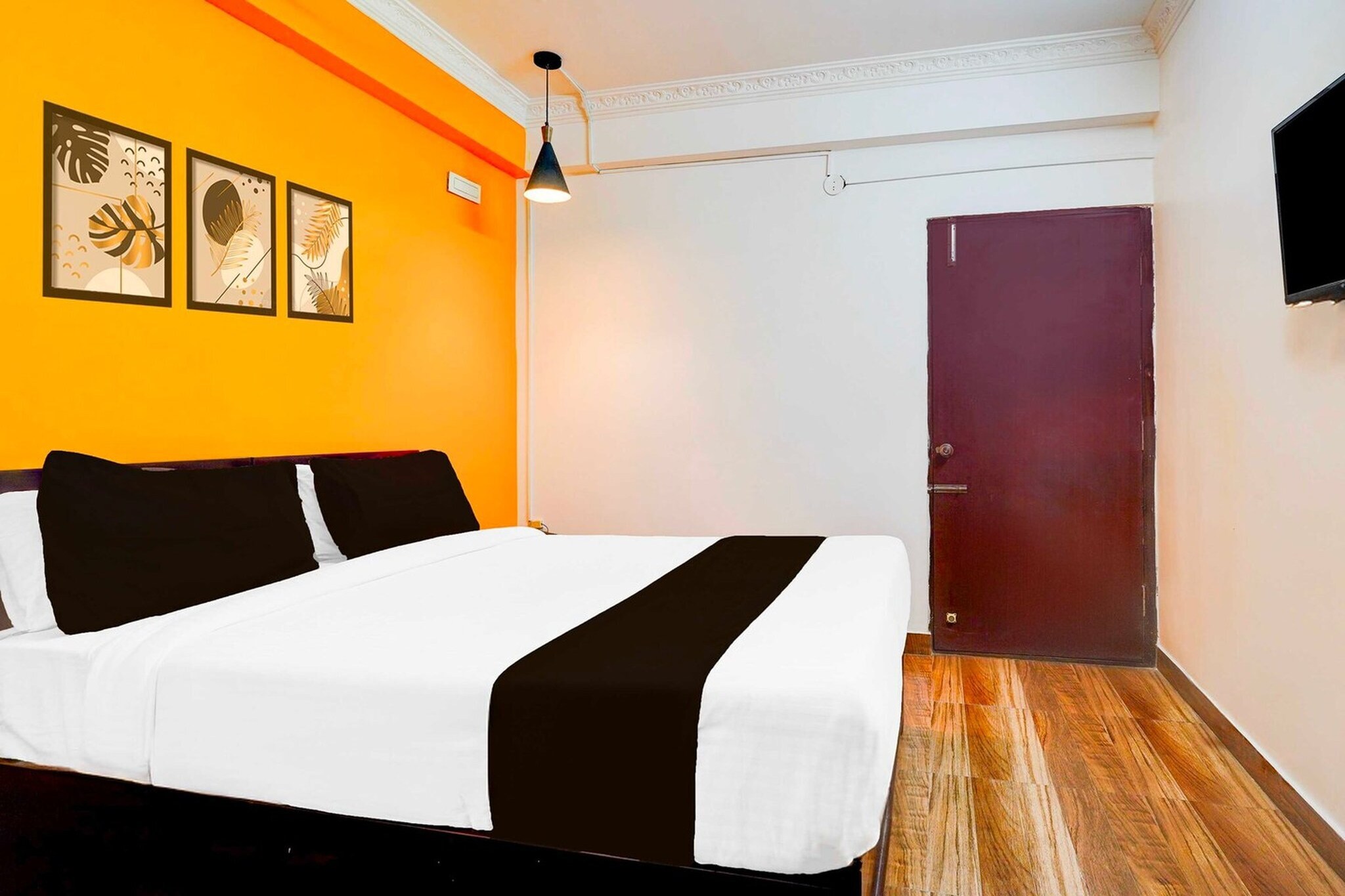 Situated within 6.6 km of Commercial Street and 8.4 km of Chinnaswamy Stadium, Hotel O Banaswadi features rooms with air conditioning and a private bathroom in Bengaluru. This 3-star hotel offers room service, a 24-hour front desk and free WiFi. The hotel has family rooms.
All rooms at the hotel are fitted with a seating area, a flat-screen TV with satellite channels and a private bathroom with free toiletries and a bath or shower. The units have a desk.
Indira Gandhi Musical Fountain Park is 8.6 km from Hotel O Banaswadi, while Brigade Road is 8.8 km from the property. Kempegowda International Airport is 27 km away.\
Unmarried couples are warmly welcome at this property.
Guests with local ID proof are warmly welcome.
Apologies, but we are currently unable to host foreign nationals at this property.
Early Check-In Policy: A full day’s room rate will be charged for check-ins before 6:00 AM. Complimentary early check-in is available between 6:00 AM and 10:00 AM, subject to room availability.
Check-in is only available to guests aged 18 and above. Please provide a government-issued ID to confirm your age.