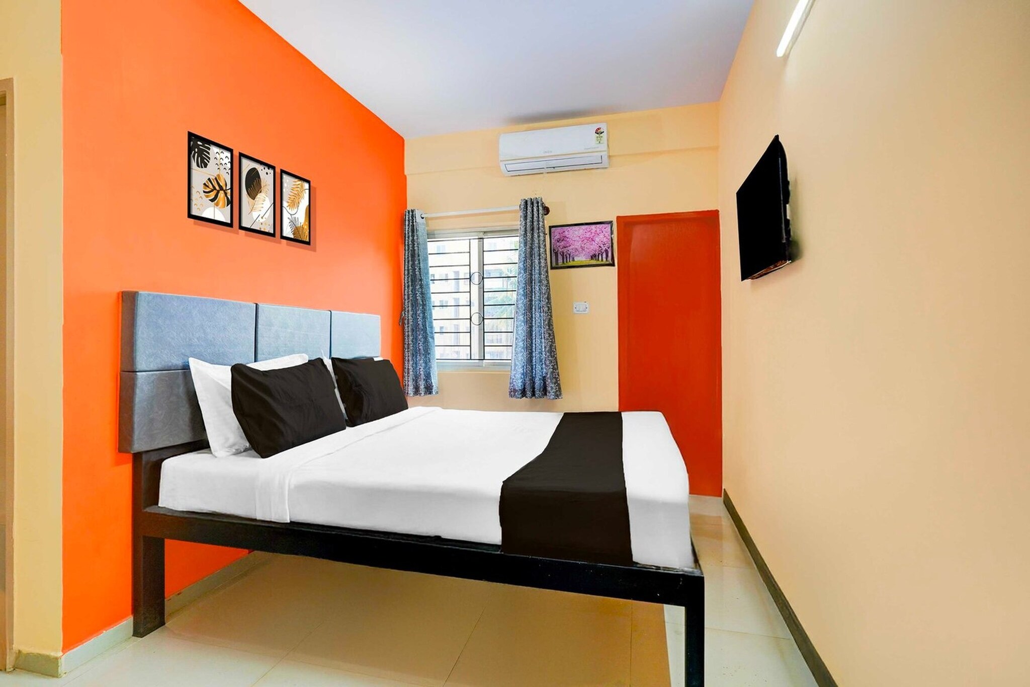 Situated within 15 km of Forum Mall, Koramangala and 19 km of Brigade Road, Hotel O Electronic City features rooms with air conditioning and a private bathroom in Kammasandra. With free WiFi, this 3-star hotel offers room service and a 24-hour front desk. The hotel has family rooms.
All rooms at the hotel are fitted with a seating area, a flat-screen TV with satellite channels and a private bathroom with free toiletries and a bath or shower. The rooms have a desk.
The Heritage Centre & Aerospace Museum is 20 km from Hotel O Electronic City, while Kanteerava Indoor Stadium is 21 km from the property. Kempegowda International Airport is 55 km away.
Unmarried couples are warmly welcome at this property.
Guests with local ID proof are warmly welcome.
Apologies, but we are currently unable to host foreign nationals at this property.
Early Check-In Policy: A full day’s room rate will be charged for check-ins before 6:00 AM. Complimentary early check-in is available between 6:00 AM and 10:00 AM, subject to room availability.
Check-in is only available to guests aged 18 and above. Please provide a government-issued ID to confirm your age.