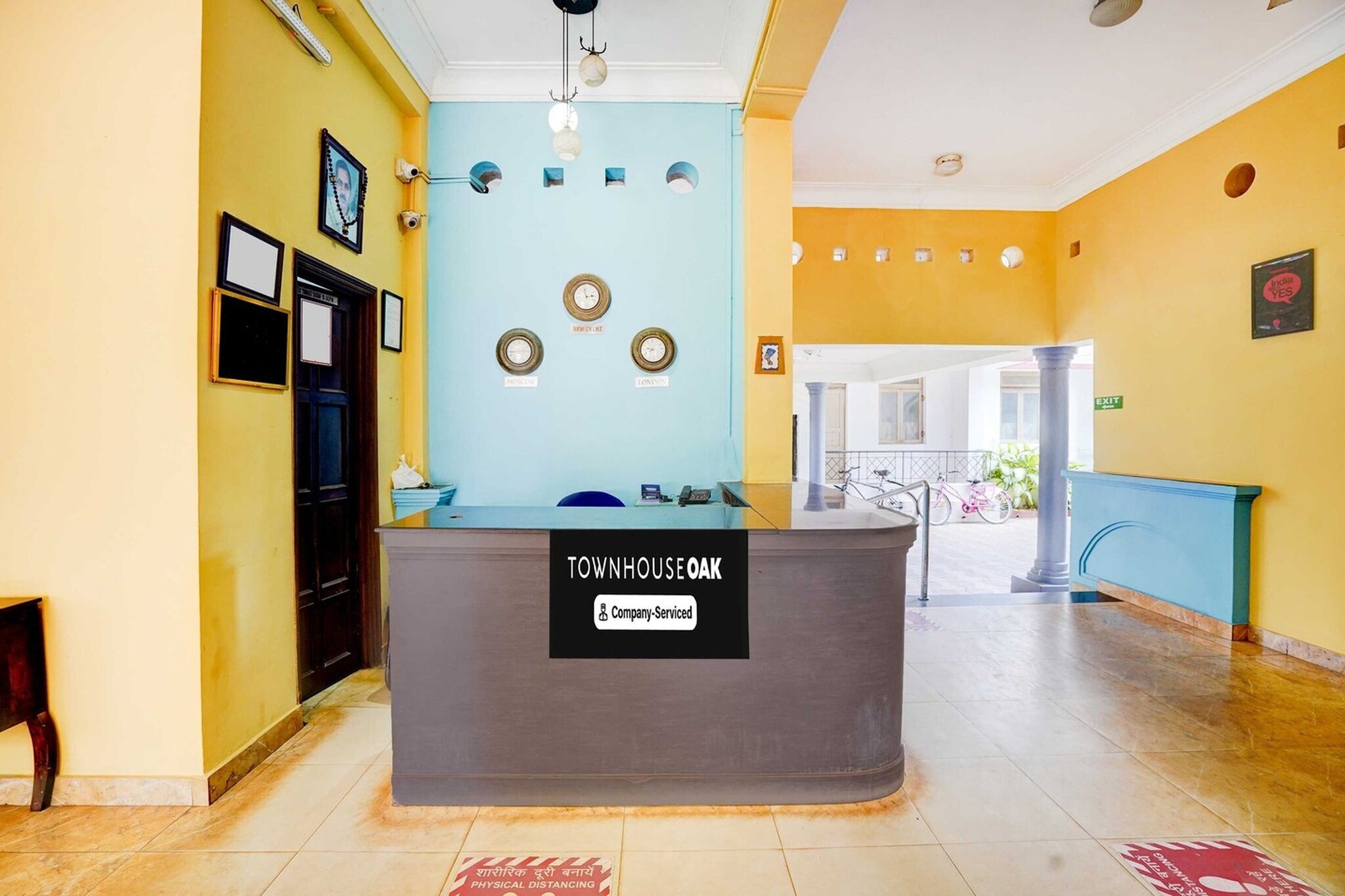 Ground floor: (bedroom(double bed, TV, seating area, air conditioning, Towels incl., telephone), bathroom(bathtub or shower, shower, washbasin, toilet, shampoo, body soap, hot water))