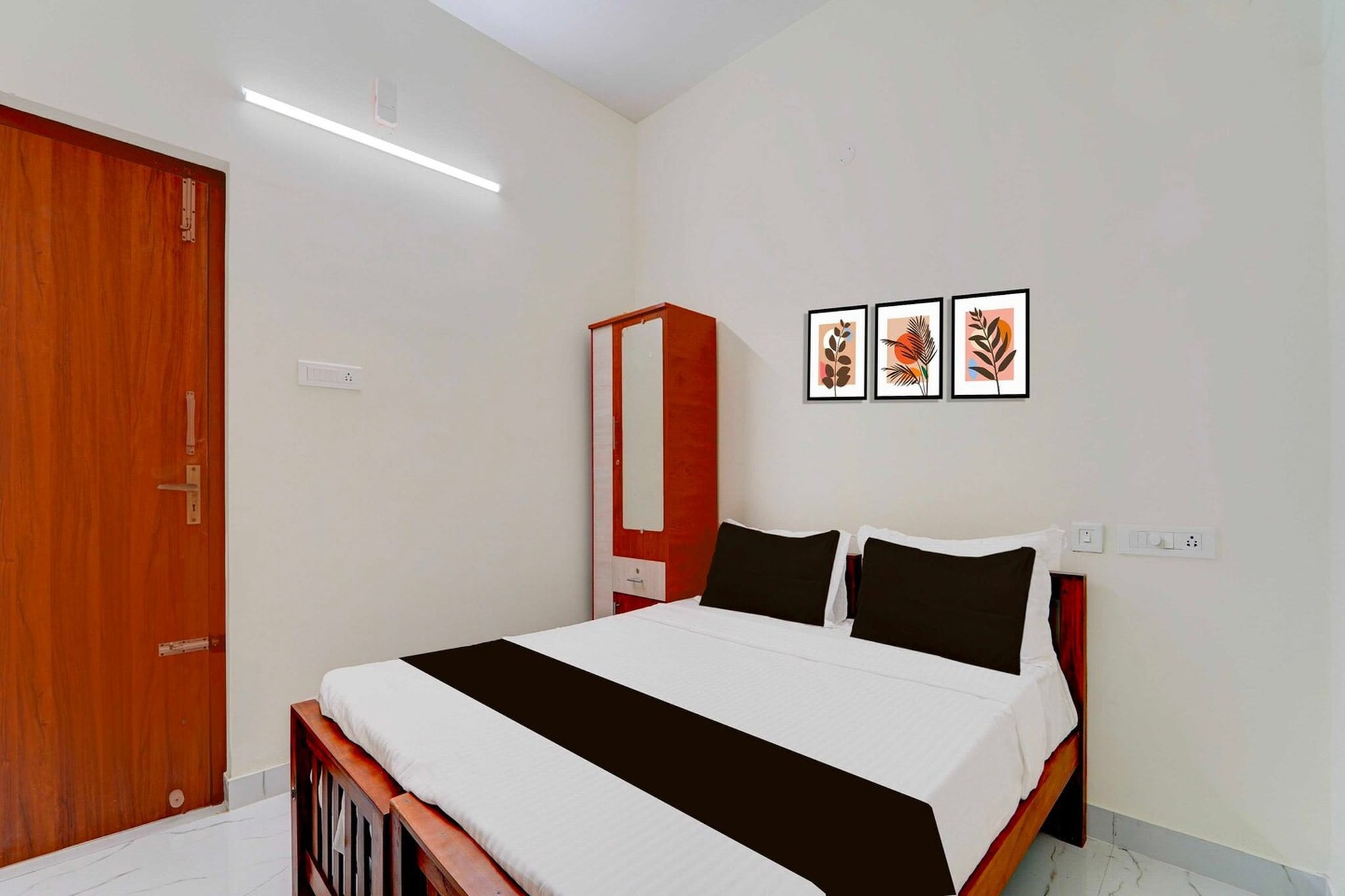 Set within 5.8 km of Codissia Trade Fair Complex and 7.9 km of Coimbatore Junction, Hotel O Prozone Mall Coimbatore offers rooms with air conditioning and a private bathroom in Coimbatore. With free WiFi, this 3-star hotel offers room service and a 24-hour front desk. The hotel features family rooms.
The units at the hotel come with a seating area, a flat-screen TV with satellite channels and a private bathroom with free toiletries and a bath or shower. All guest rooms feature a desk.
Podanur Junction is 15 km from Hotel O Prozone Mall Coimbatore. Coimbatore International Airport is 9 km away.
Unmarried couples are warmly welcome at this property.
Guests with local ID proof are warmly welcome.
Early Check-In Policy: A full day’s room rate will be charged for check-ins before 6:00 AM. Complimentary early check-in is available between 6:00 AM and 10:00 AM, subject to room availability.
Check-in is only available to guests aged 18 and above. Please provide a government-issued ID to confirm your age.
