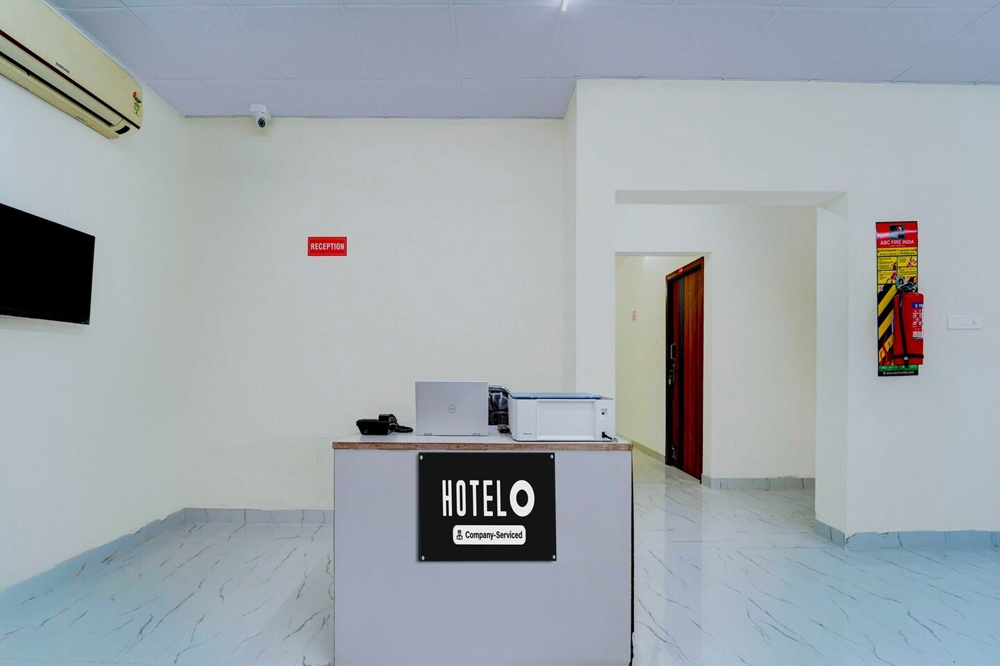 Ground floor: (bedroom(double bed, TV, seating area, air conditioning, Towels incl., telephone), bathroom(bathtub or shower, shower, washbasin, toilet, shampoo, body soap, hot water))