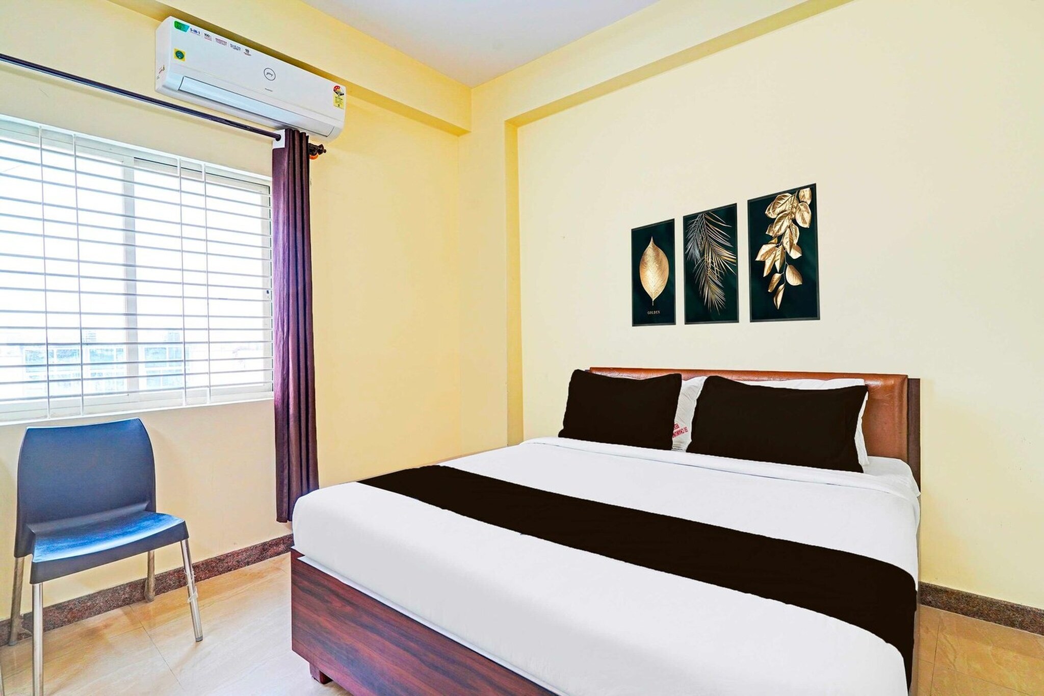 Located within 10 km of Bangalore City Railway Station and 11 km of Indian Institute of Science, Bangalore, Collection O Srigandhakavalu provides rooms with air conditioning and a private bathroom in Jālahalli. This 3-star hotel offers room service, a 24-hour front desk and free WiFi. The hotel features family rooms.
Guest rooms at the hotel are equipped with a seating area, a flat-screen TV with satellite channels and a private bathroom with free toiletries and a bath or shower. All guest rooms include a desk.
Yeswanthpur Railway Station is 11 km from Collection O Srigandhakavalu, while Bull Temple is 12 km away. Kempegowda International Airport is 42 km from the property.
Unmarried couples are warmly welcome at this property.
Guests with local ID proof are warmly welcome.
Apologies, but we are currently unable to host foreign nationals at this property.
Early Check-In Policy: A full day’s room rate will be charged for check-ins before 6:00 AM. Complimentary early check-in is available between 6:00 AM and 10:00 AM, subject to room availability.
Check-in is only available to guests aged 18 and above. Please provide a government-issued ID to confirm your age.
