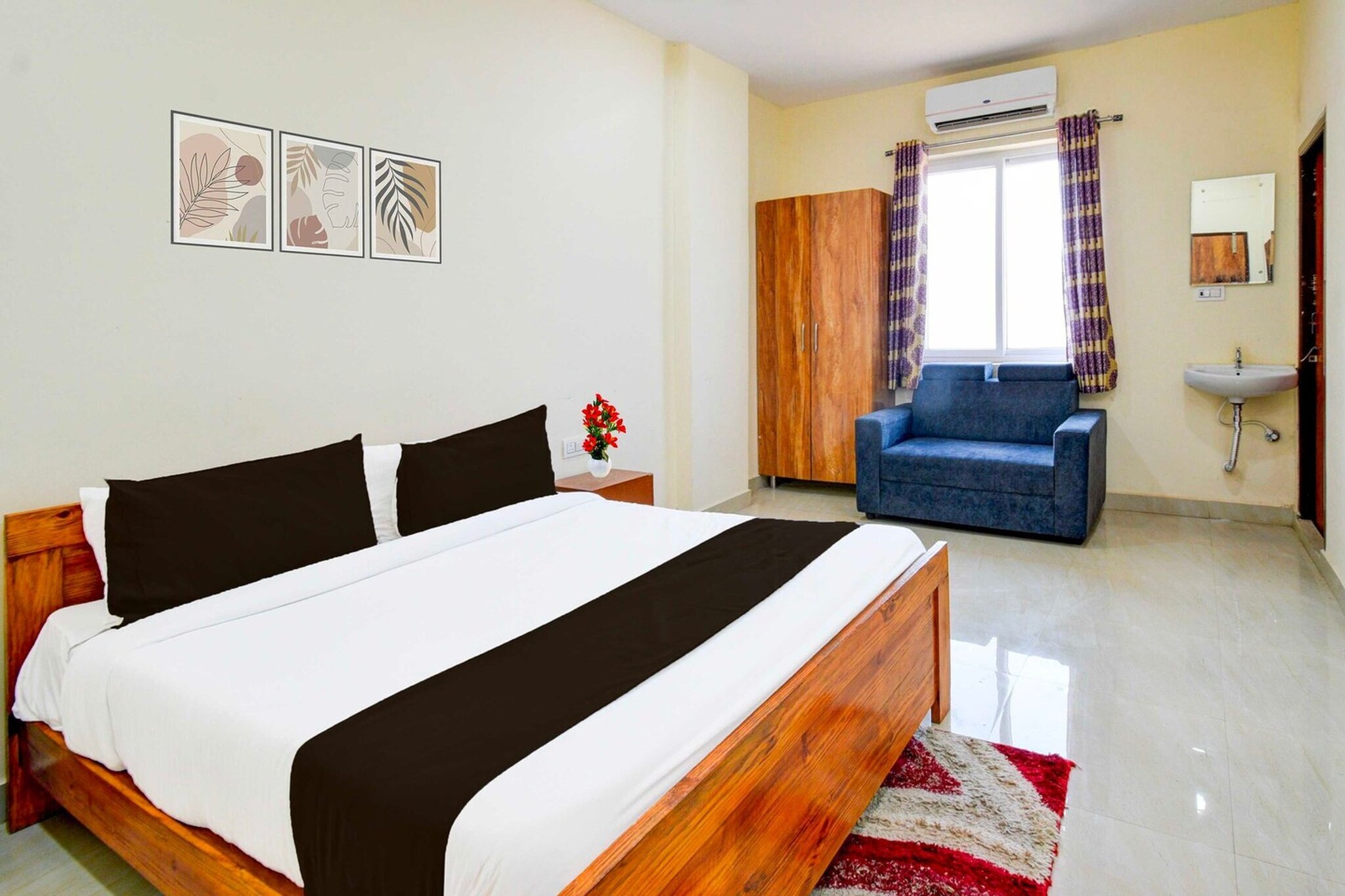 Set within 16 km of Snow World and 17 km of Jalavihar, Collection O Bolligudem offers rooms with air conditioning and a private bathroom in Hyderabad. With free WiFi, this 3-star hotel offers room service and a 24-hour front desk. The hotel features family rooms.

The units at the hotel come with a seating area, a flat-screen TV with satellite channels and a private bathroom with free toiletries and a bath or shower. All units feature a desk.

AP State Archaeology Museum is 18 km from Collection O Bolligudem, while Ravindra Bharathi is 18 km away. Rajiv Gandhi International Airport is 35 km from the property.

Unmarried couples are warmly welcome at this property.
Guests with local ID proof are warmly welcome.
Apologies, but we are currently unable to host foreign nationals at this property.
Early Check-In Policy: A full day’s room rate will be charged for check-ins before 6:00 AM. Complimentary early check-in is available between 6:00 AM and 10:00 AM, subject to room availability.
 
Check-in is only available to guests aged 18 and above. Please provide a government-issued ID to confirm your age.