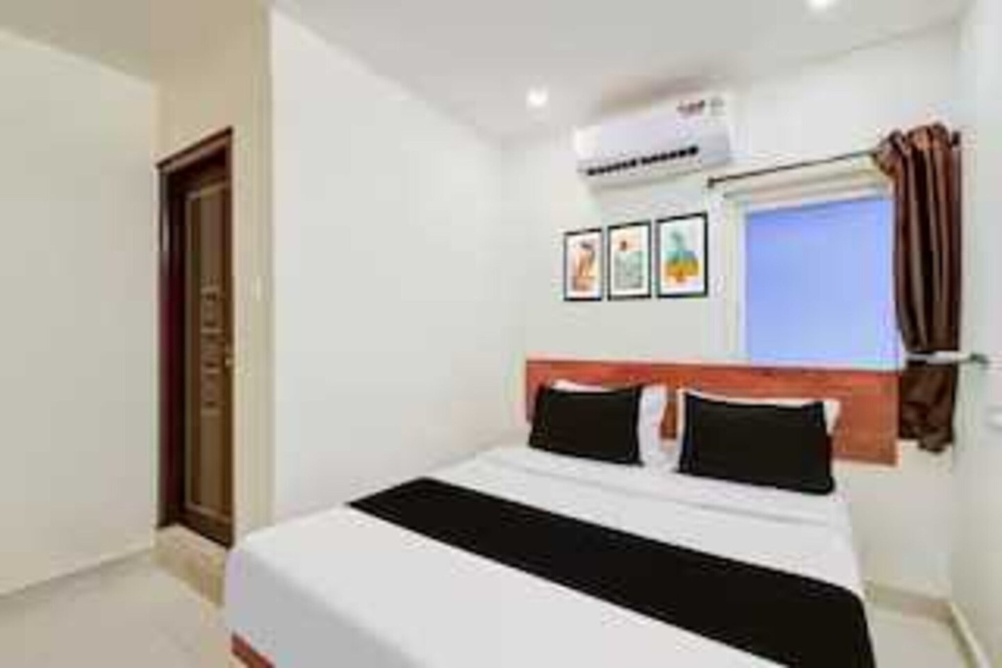Located within 11 km of Snow World and 12 km of Jalavihar, Collection O Neredmet Road provides rooms with air conditioning and a private bathroom in Hyderabad. This 3-star hotel offers room service, a 24-hour front desk and free WiFi. The hotel features family rooms.

All units at the hotel are equipped with a seating area, a flat-screen TV with satellite channels and a private bathroom with free toiletries and a bath or shower. The units include a desk.

Hussain Sagar Lake is 14 km from Collection O Neredmet Road, while AP State Archaeology Museum is 14 km away. Rajiv Gandhi International Airport is 34 km from the property.

Unmarried couples are warmly welcome at this property.
Guests with local ID proof are warmly welcome.
Apologies, but we are currently unable to host foreign nationals at this property.
Early Check-In Policy: A full day’s room rate will be charged for check-ins before 6:00 AM. Complimentary early check-in is available between 6:00 AM and 10:00 AM, subject to room availability.
 
Check-in is only available to guests aged 18 and above. Please provide a government-issued ID to confirm your age.