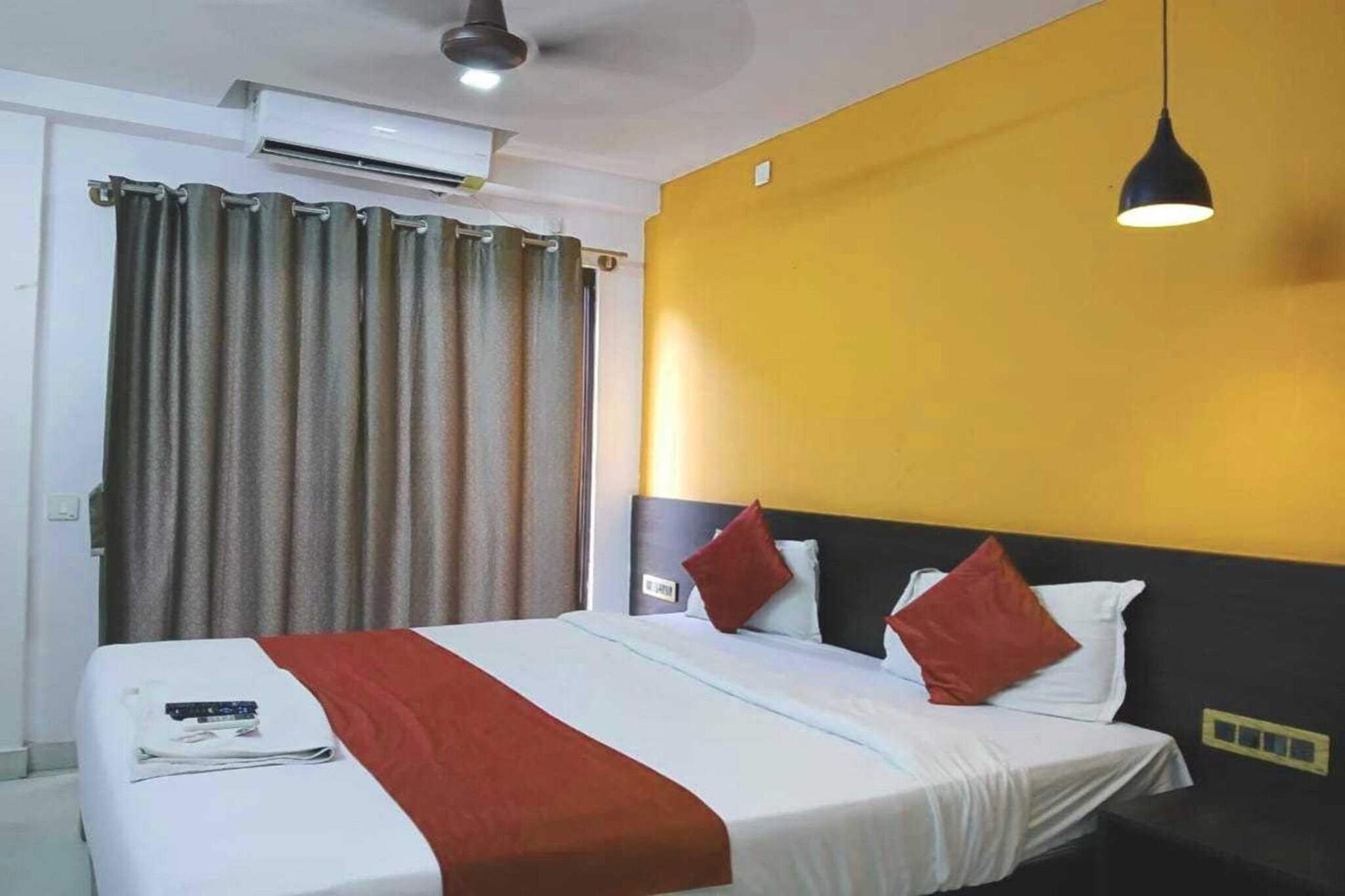 Situated within 7 km of Indian Institute of Science, Bangalore and 7.4 km of Yeswanthpur Railway Station, Collection O Abbigere MLV Grand features rooms with air conditioning and a private bathroom in Jālahalli. This 3-star hotel offers room service, a 24-hour front desk and free WiFi. The hotel has family rooms.
All rooms at the hotel are fitted with a seating area, a flat-screen TV with satellite channels and a private bathroom with free toiletries and a bath or shower. The rooms have a desk.
Bangalore Palace is 13 km from Collection O Abbigere MLV Grand, while Indira Gandhi Musical Fountain Park is 13 km from the property. Kempegowda International Airport is 31 km away.
Unmarried couples are warmly welcome at this property.
Guests with local ID proof are warmly welcome.
Apologies, but we are currently unable to host foreign nationals at this property.
Early Check-In Policy: A full day’s room rate will be charged for check-ins before 6:00 AM. Complimentary early check-in is available between 6:00 AM and 10:00 AM, subject to room availability.
Check-in is only available to guests aged 18 and above. Please provide a government-issued ID to confirm your age.