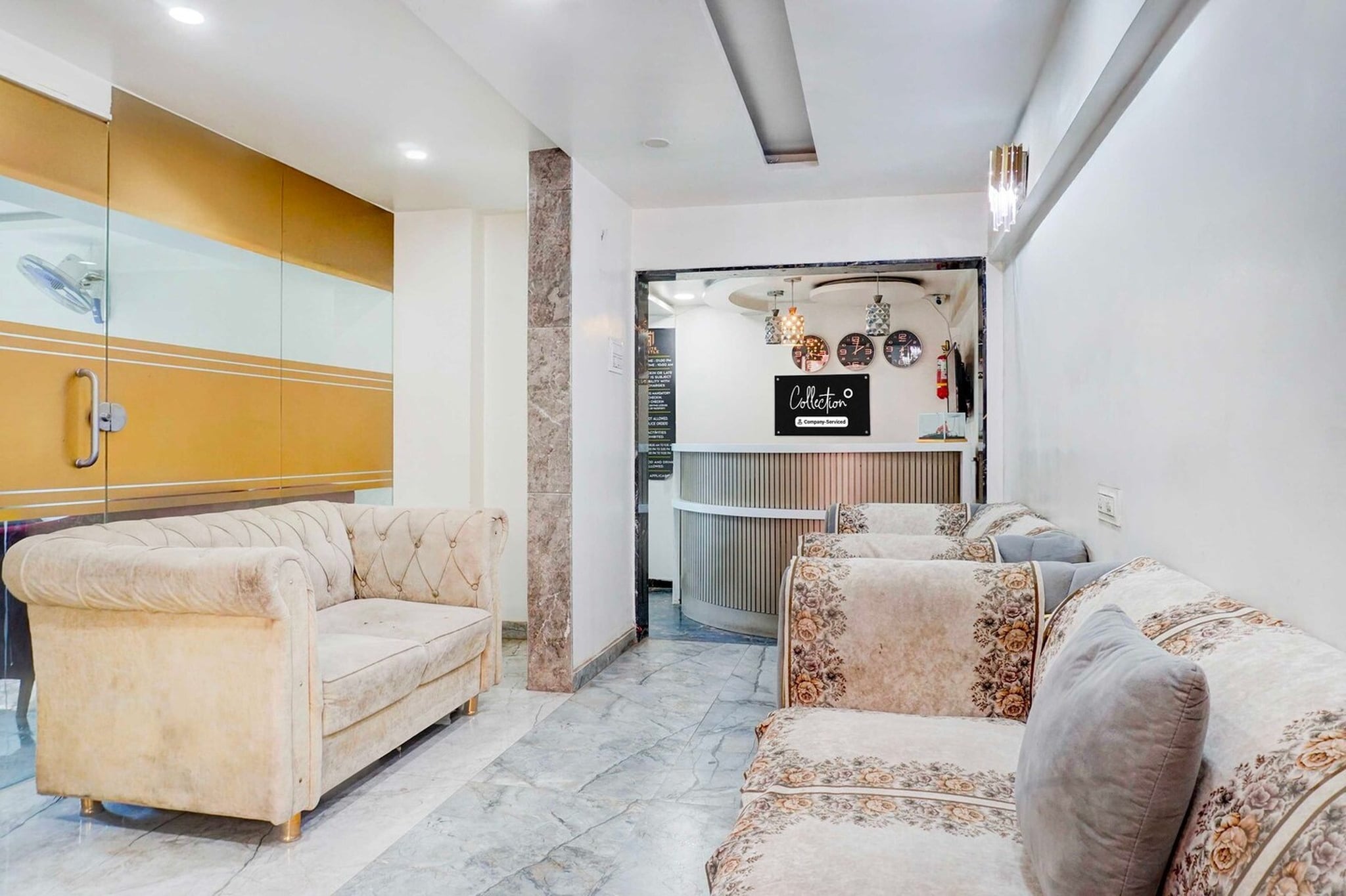 Ground floor: (bedroom(double bed, TV, seating area, air conditioning, Towels incl., telephone), bathroom(bathtub or shower, shower, washbasin, toilet, shampoo, body soap, hot water), lift)