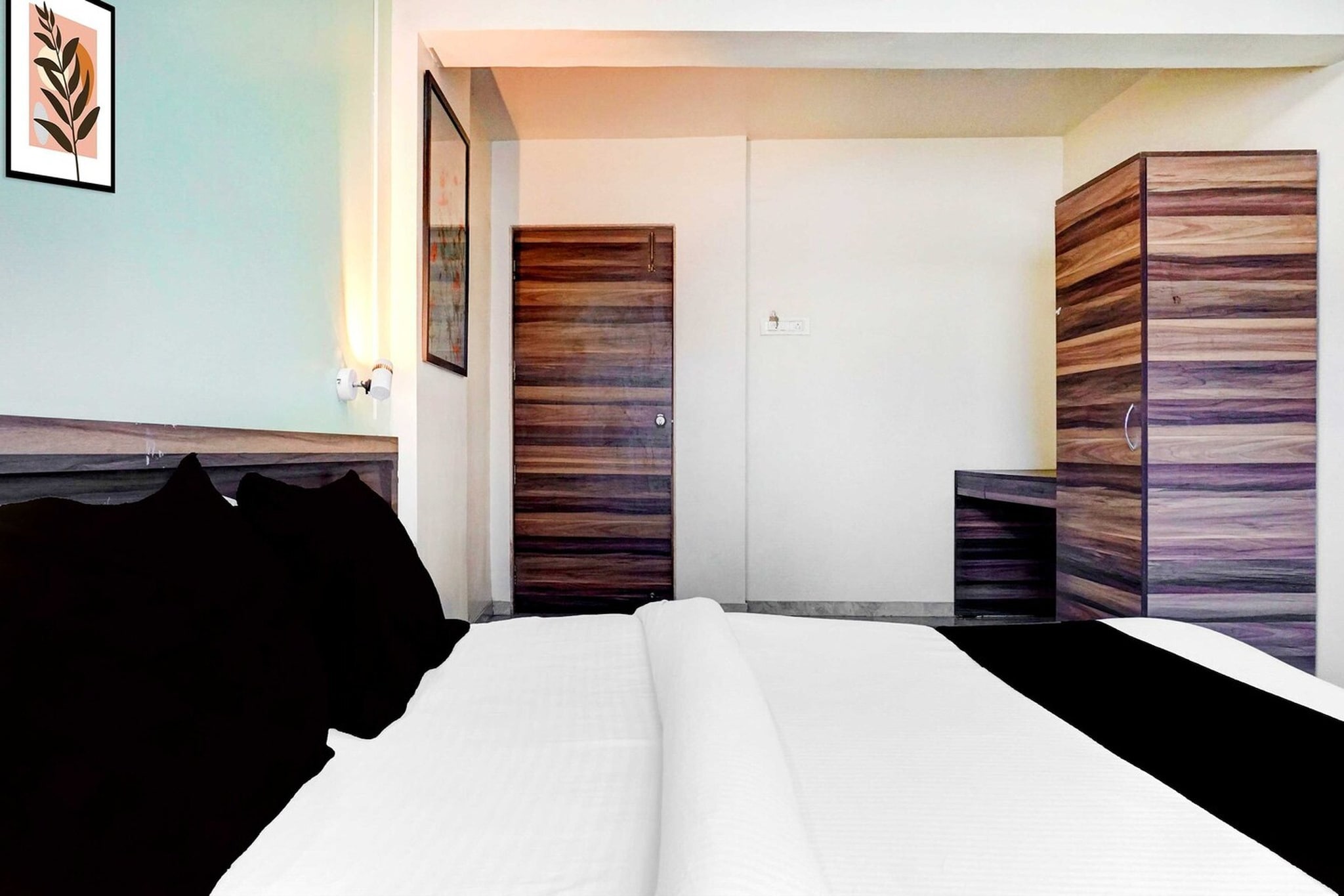 Collection O Ambegaon Road Katraj White Castle