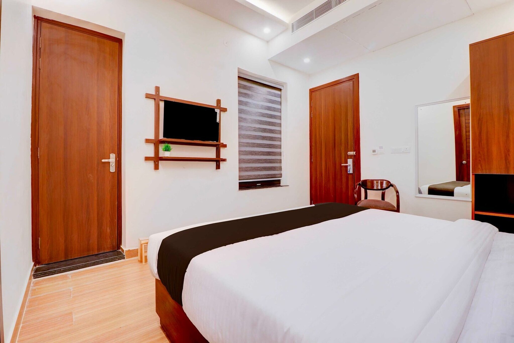 Located within 29 km of Gun Hill Point, Mussorie and 3.4 km of Dehradun Clock Tower, Collection O FRI Dehradun Hotel EL Portrait provides rooms with air conditioning and a private bathroom in Dehradun. With free WiFi, this 3-star hotel offers room service and a 24-hour front desk. The hotel features family rooms.

All units at the hotel are equipped with a seating area, a flat-screen TV with satellite channels and a private bathroom with free toiletries and a bath or shower. All rooms include a desk.

Indian Military Academy is 3.7 km from Collection O FRI Dehradun Hotel EL Portrait, while Dehradun Station is 5 km away. Dehradun Airport is 25 km from the property.

Unmarried couples are warmly welcome at this property.
Guests with local ID proof are warmly welcome.
Apologies, but we are currently unable to host foreign nationals at this property.
Early Check-In Policy: A full dayâ€™s room rate will be charged for check-ins before 6:00 AM. Complimentary early check-in is available between 6:00 AM and 10:00 AM, subject to room availability.
 
Check-in is only available to guests aged 18 and above. Please provide a government-issued ID to confirm your age.