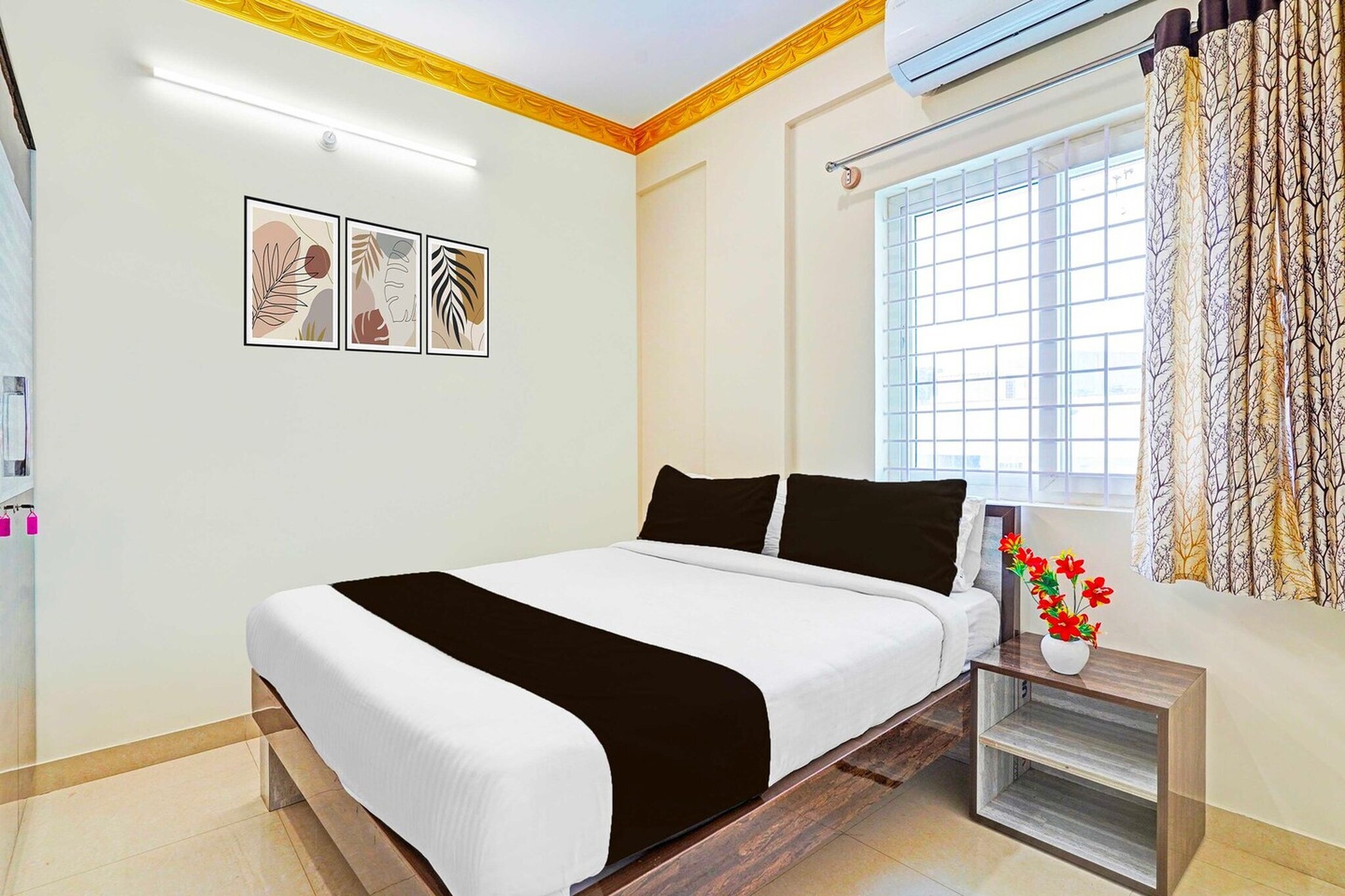 Located within 12 km of Forum Mall, Koramangala and 17 km of ISKCON Hare Krishna Temple, Hotel O Niladri Road offers rooms in Kammasandra. With a restaurant, the 3-star hotel has air-conditioned rooms with free WiFi, each with a private bathroom. The accommodation provides room service, a 24-hour front desk and luggage storage for guests.

Guest rooms at the hotel are equipped with a seating area and a flat-screen TV with satellite channels. The units include a desk.

Brigade Road is 17 km from Hotel O Niladri Road, while Kanteerava Indoor Stadium is 18 km away. Kempegowda International Airport is 48 km from the property.

Unmarried couples are warmly welcome at this property.
Guests with local ID proof are warmly welcome.
Apologies, but we are currently unable to host foreign nationals at this property.
Early Check-In Policy: A full day’s room rate will be charged for check-ins before 6:00 AM. Complimentary early check-in is available between 6:00 AM and 10:00 AM, subject to room availability.
 
Check-in is only available to guests aged 18 and above. Please provide a government-issued ID to confirm your age.