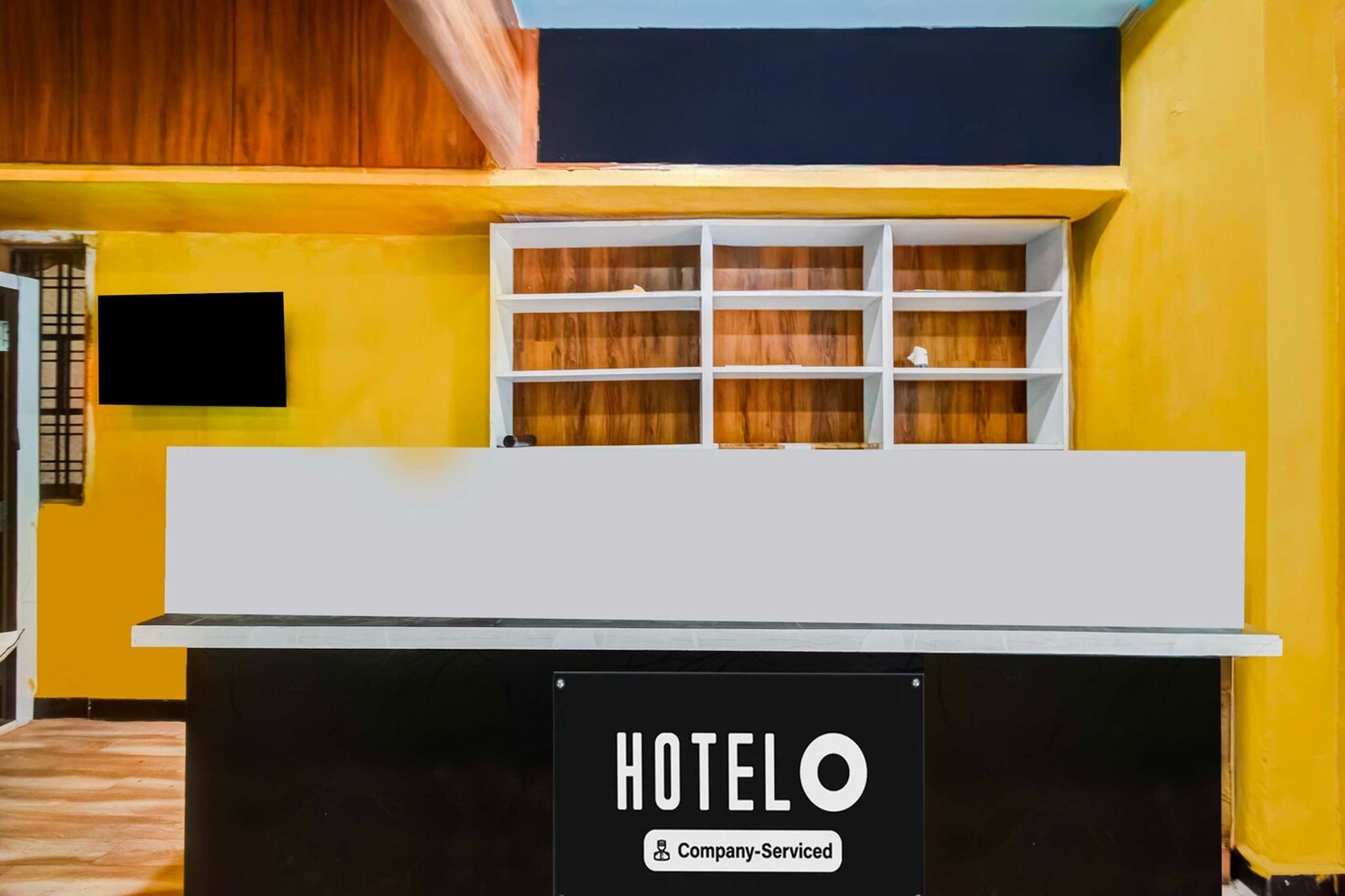 Ground floor: (bedroom(double bed, TV, seating area, air conditioning, Towels incl., telephone), bathroom(bathtub or shower, shower, washbasin, toilet, shampoo, body soap, hot water))