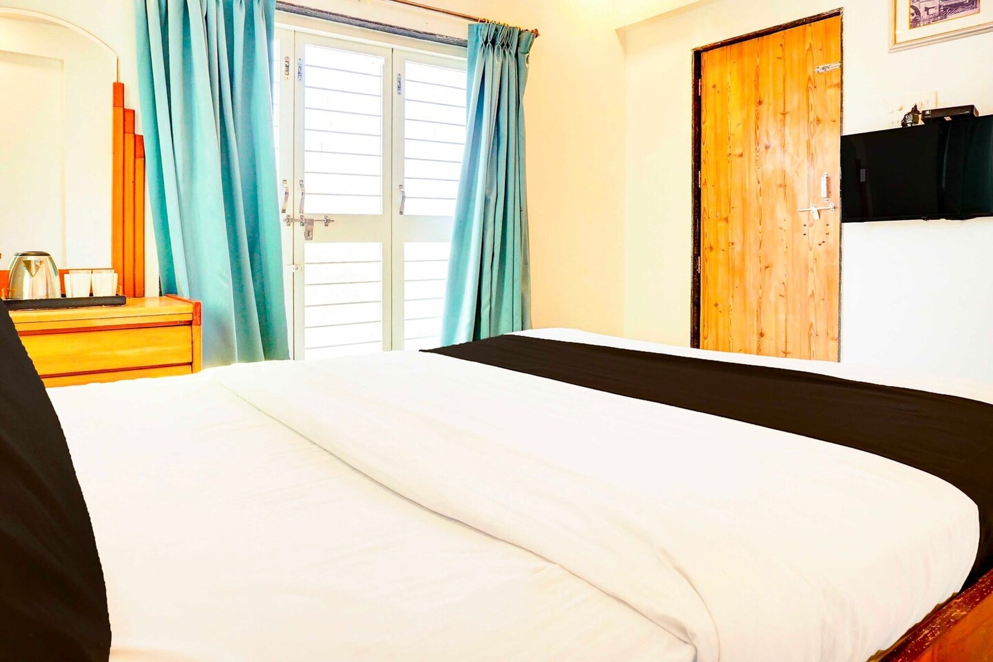 Enjoy a comfortable and hassle-free experience at our thoughtfully designed property. Each room is equipped with modern amenities, cozy bedding, and elegant decor to make you feel right at home. Located conveniently with easy access to public transport and major attractions, it's perfect for both business and leisure travelers. Cleanliness and guest comfort are our top priorities, and our team is available 24/7 to assist you throughout your stay.

Unmarried couples are warmly welcome at this property.
Guests with local ID proof are warmly welcome.
Apologies, but we are currently unable to host foreign nationals at this property.
Early Check-In Policy: A full day’s room rate will be charged for check-ins before 6:00 AM. Complimentary early check-in is available between 6:00 AM and 10:00 AM, subject to room availability.
 
Check-in is only available to guests aged 18 and above. Please provide a government-issued ID to confirm your age.