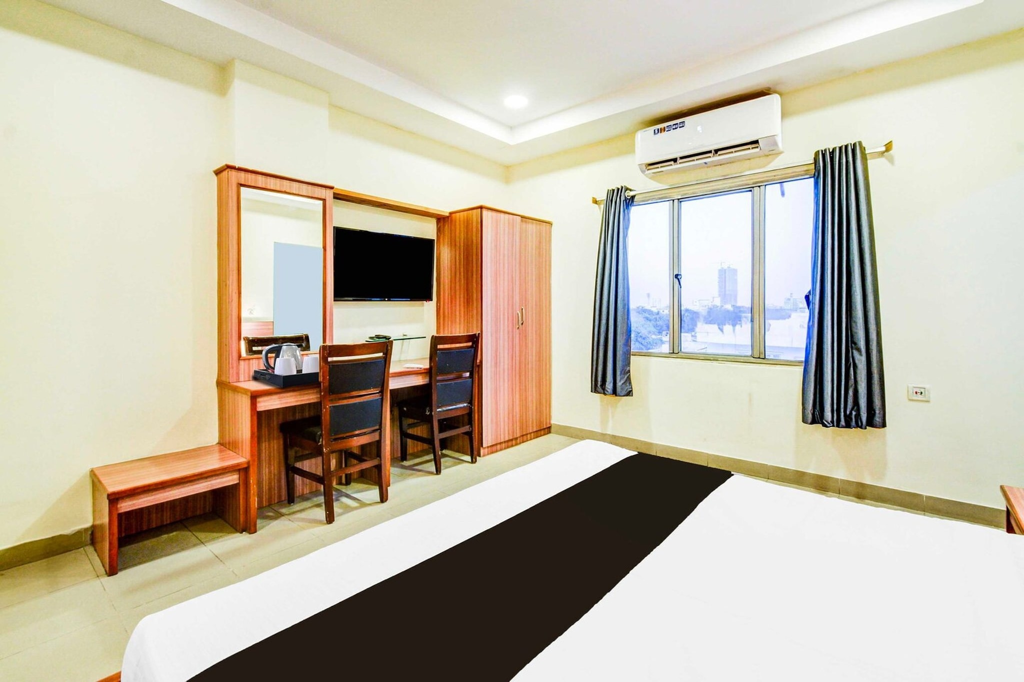 Townhouse Oak Red Hills Lakdikapul