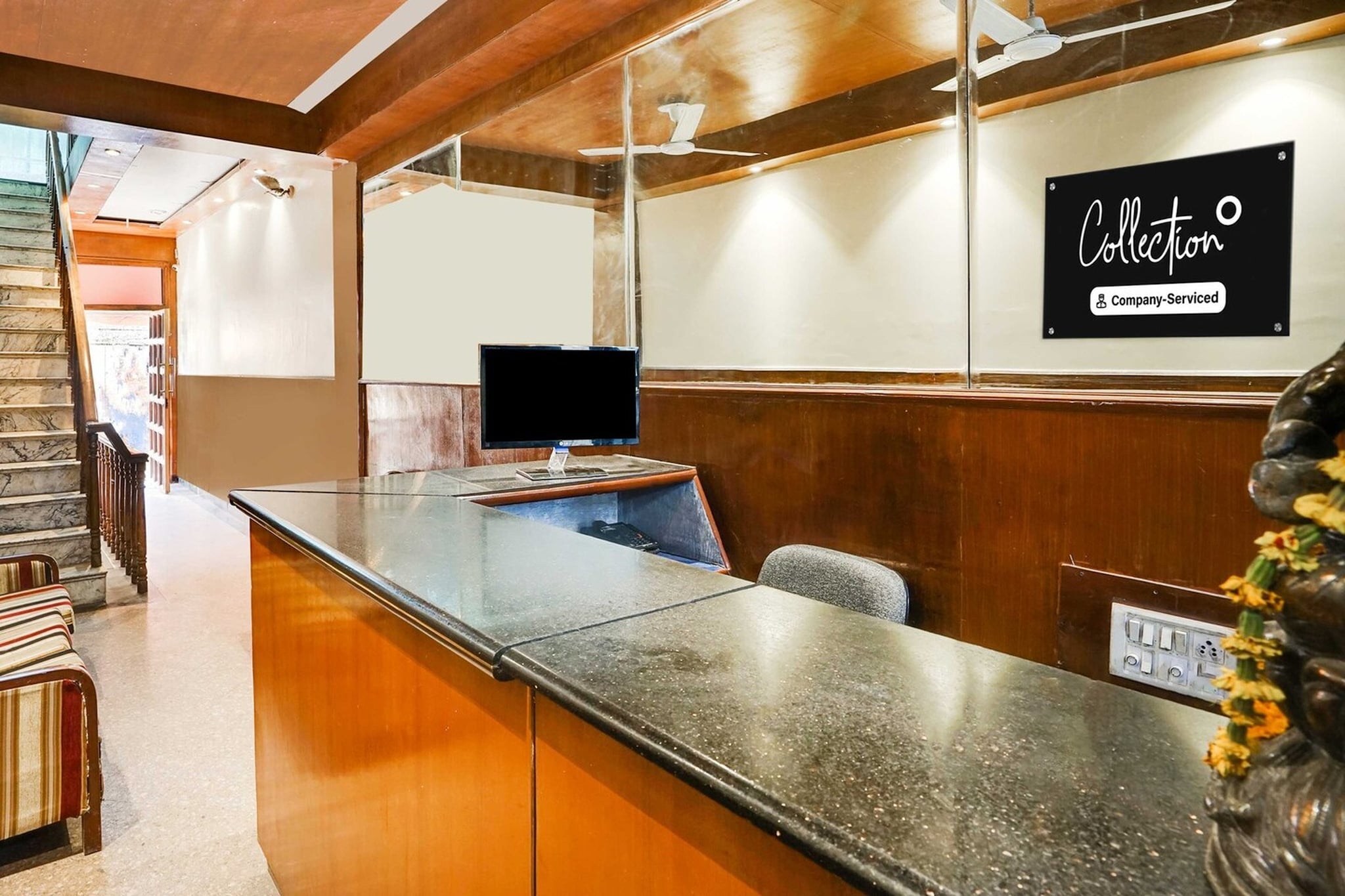 Ground floor: (bedroom(double bed, TV, seating area, air conditioning, telephone), bathroom(bathtub or shower, shower, washbasin, toilet, Towels incl., shampoo, body soap, hot water), Parking)