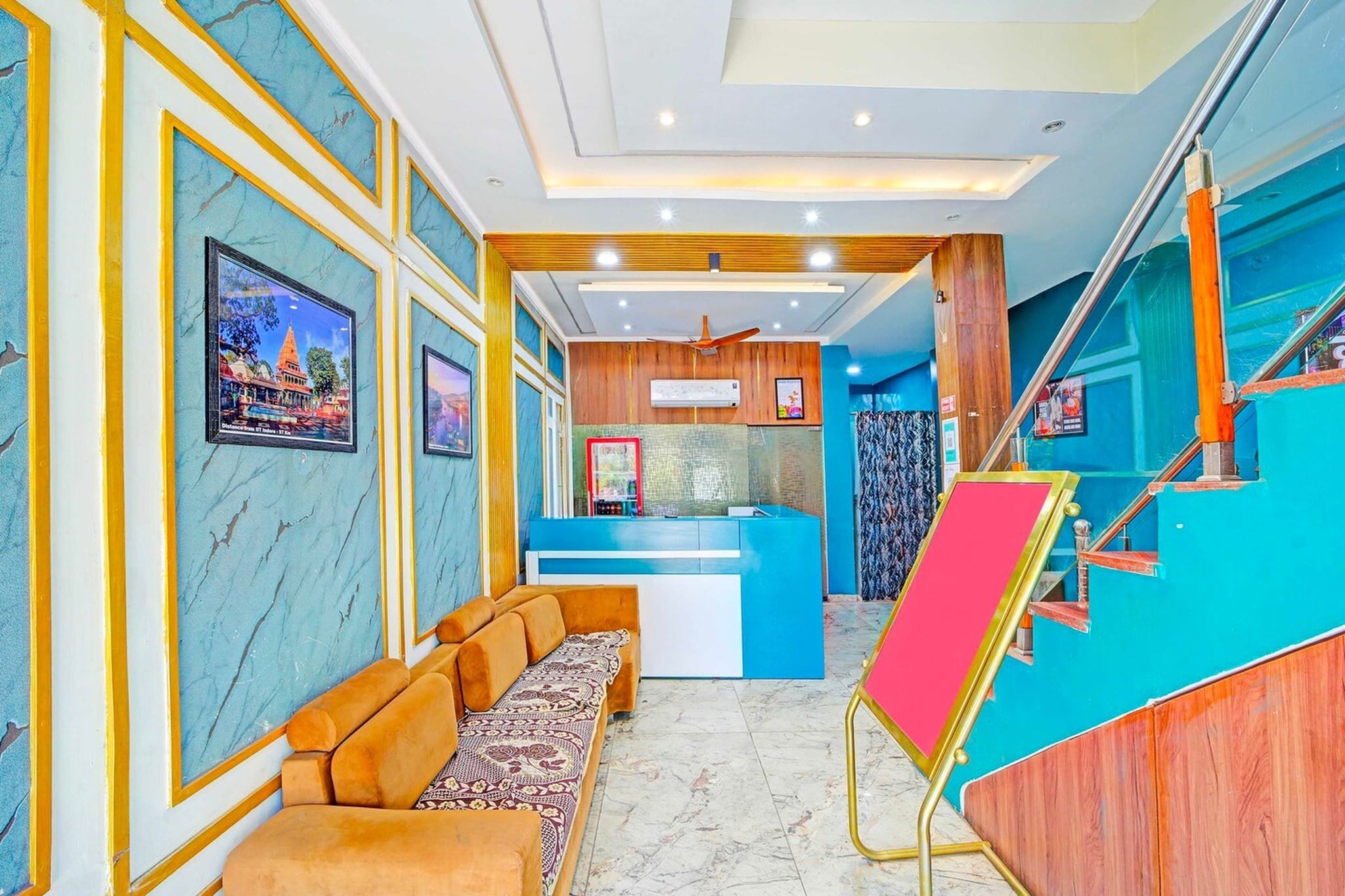 Ground floor: (bedroom(double bed, TV, seating area, air conditioning, telephone), bathroom(bathtub or shower, shower, washbasin, toilet, Towels incl., shampoo, body soap, hot water), Parking, lift)