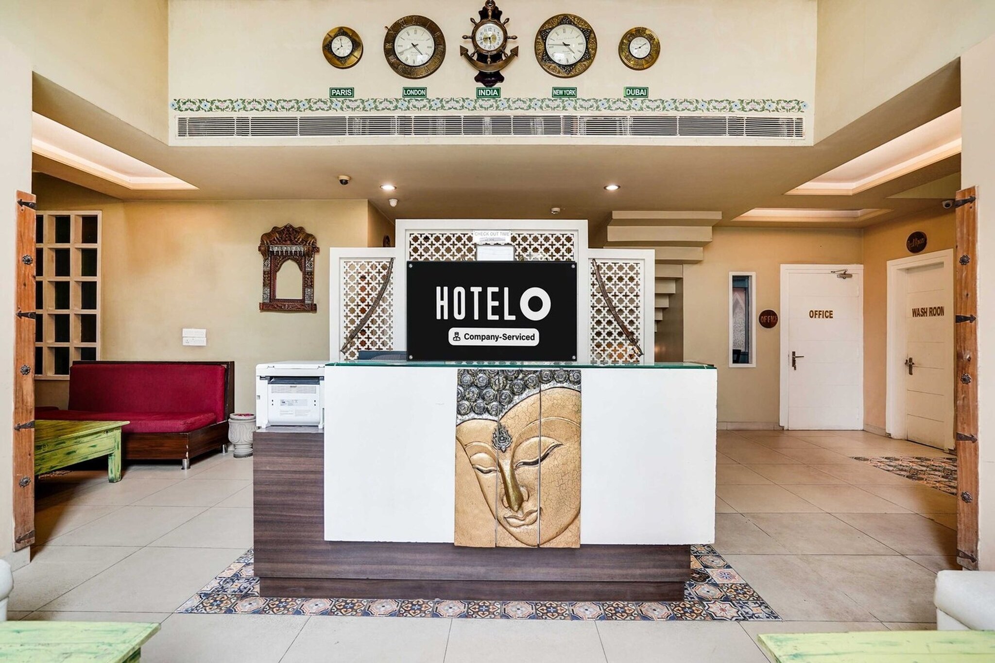 Ground floor: (bedroom(double bed, TV, seating area, air conditioning, Towels incl., telephone), bathroom(bathtub or shower, shower, washbasin, toilet, shampoo, body soap, hot water))