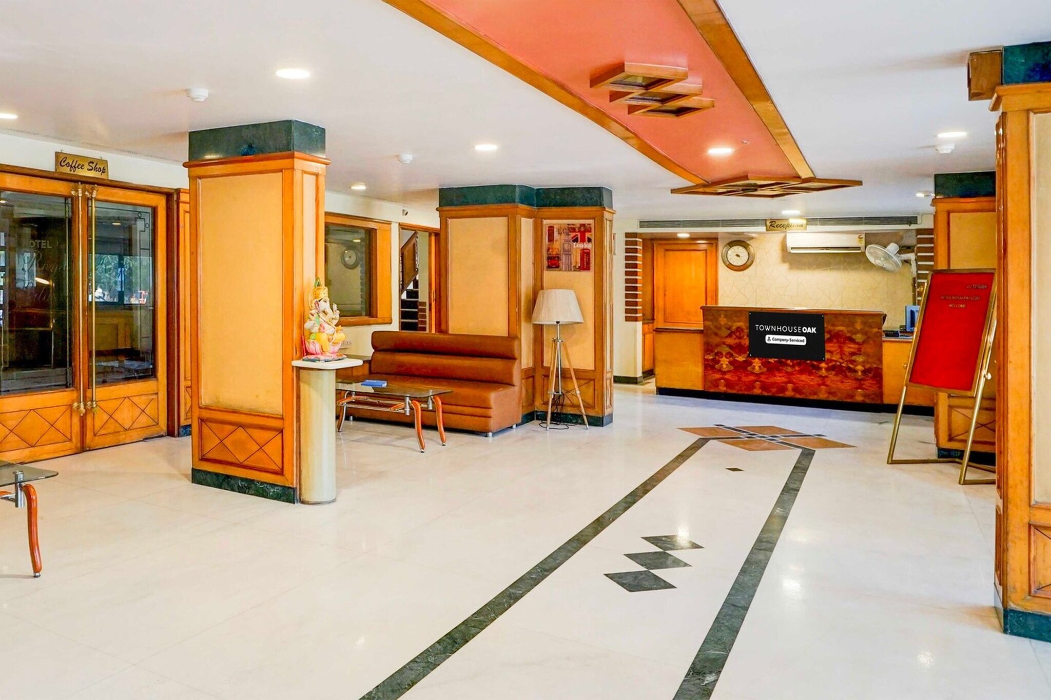 Ground floor: (bedroom(double bed, TV, seating area, air conditioning, telephone), bathroom(bathtub or shower, shower, washbasin, toilet, Towels incl., shampoo, body soap, hot water), Parking, lift)
