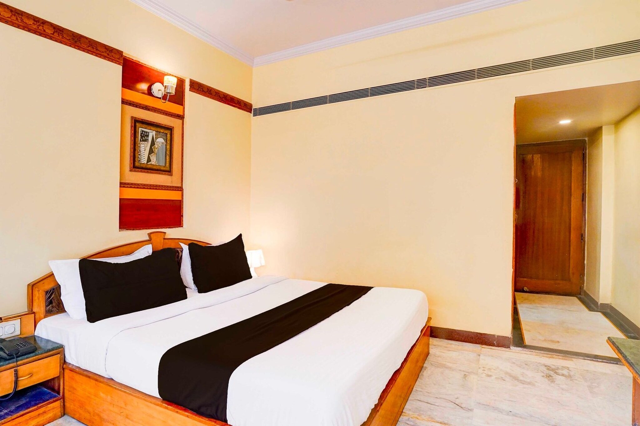 Set within 3.5 km of City Palace and 3.6 km of Jantar Mantar, Jaipur, Townhouse Oak Subhas Nagar offers rooms with air conditioning and a private bathroom in Jaipur. With free WiFi, this 3-star hotel offers room service and a 24-hour front desk. The hotel has family rooms.
All guest rooms at the hotel come with a seating area, a flat-screen TV with satellite channels and a private bathroom with free toiletries and a bath or shower. All units feature a desk.
Hawa Mahal - Palace of Winds is 3.8 km from Townhouse Oak Subhas Nagar, while Jaipur Railway Station is 4 km from the property. Jaipur International Airport is 14 km away.
Unmarried couples are warmly welcome at this property.
Guests with local ID proof are warmly welcome.
Apologies, but we are currently unable to host foreign nationals at this property.
Early Check-In Policy: A full day’s room rate will be charged for check-ins before 6:00 AM. Complimentary early check-in is available between 6:00 AM and 10:00 AM, subject to room availability.
Check-in is only available to guests aged 18 and above. Please provide a government-issued ID to confirm your age.