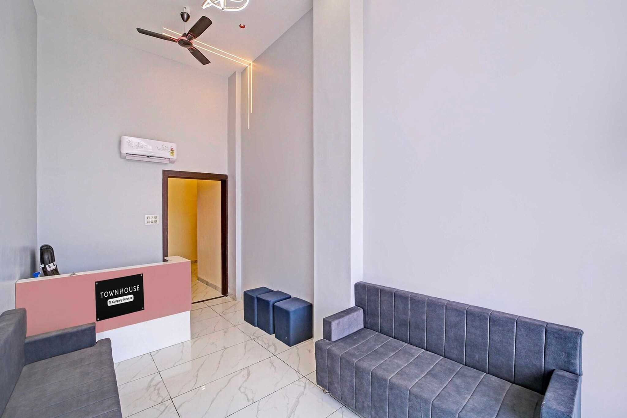 Ground floor: (bedroom(double bed, TV, seating area, air conditioning, telephone), bathroom(bathtub or shower, shower, washbasin, toilet, Towels incl., shampoo, body soap, hot water), Parking)