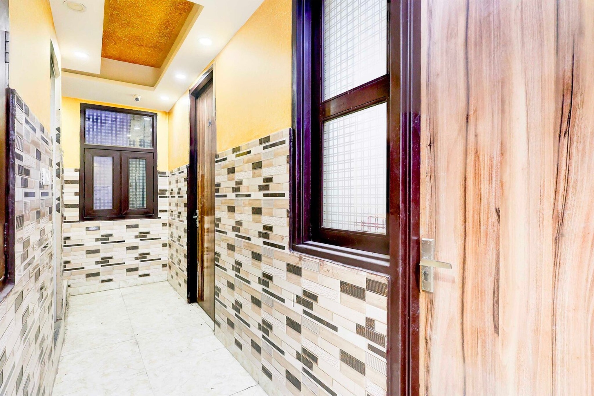 Ground floor: (bedroom(double bed, TV, seating area, air conditioning, Towels incl., telephone), bathroom(bathtub or shower, shower, washbasin, toilet, shampoo, body soap, hot water))