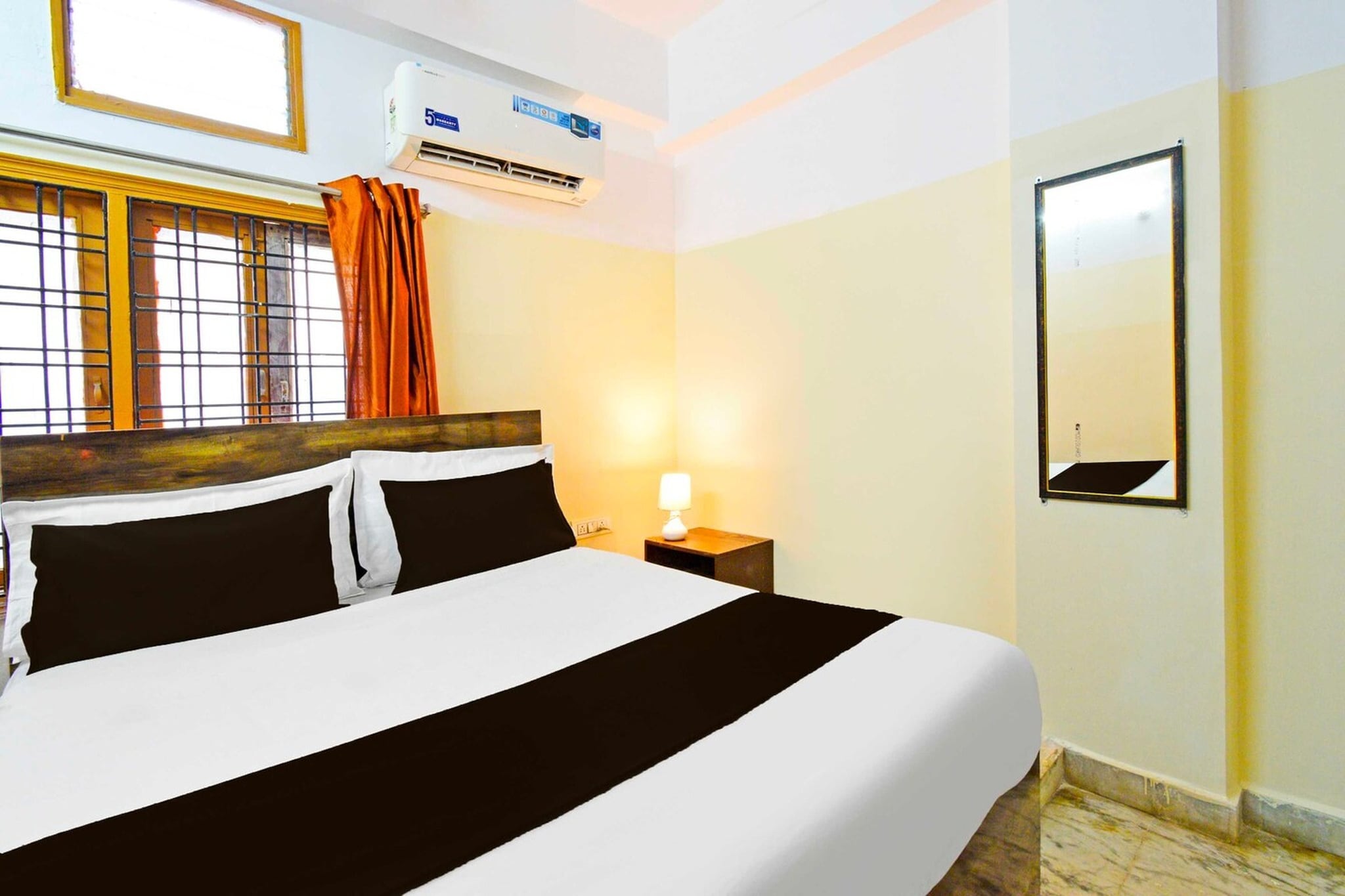 Situated within 5.1 km of Golkonda Fort and 10 km of Nehru Zoological Park, Super Collection O Suncity features rooms with air conditioning and a private bathroom in Haidar SÄhibgÅ«da. With free WiFi, this 3-star hotel offers room service and a 24-hour front desk. The hotel has family rooms.

All rooms at the hotel are fitted with a seating area, a flat-screen TV with satellite channels and a private bathroom with free toiletries and a bath or shower. Guest rooms have a desk.

City Centre Mall is 11 km from Super Collection O Suncity, while Ravindra Bharathi is 12 km from the property. Rajiv Gandhi International Airport is 23 km away.

If No Restrictions on Lifeline:
 
Unmarried couples are warmly welcome at this property.

Guests with local ID proof are warmly welcome.

Apologies, but we are currently unable to host foreign nationals at this property.

Early Check-In Policy: A full dayâ€™s room rate will be charged for check-ins before 6:00 AM. Complimentary early check-in is available between 6:00 AM and 10:00 AM, subject to room availability.
 
Check-in is only available to guests aged 18 and above. Please provide a government-issued ID to confirm your age.
