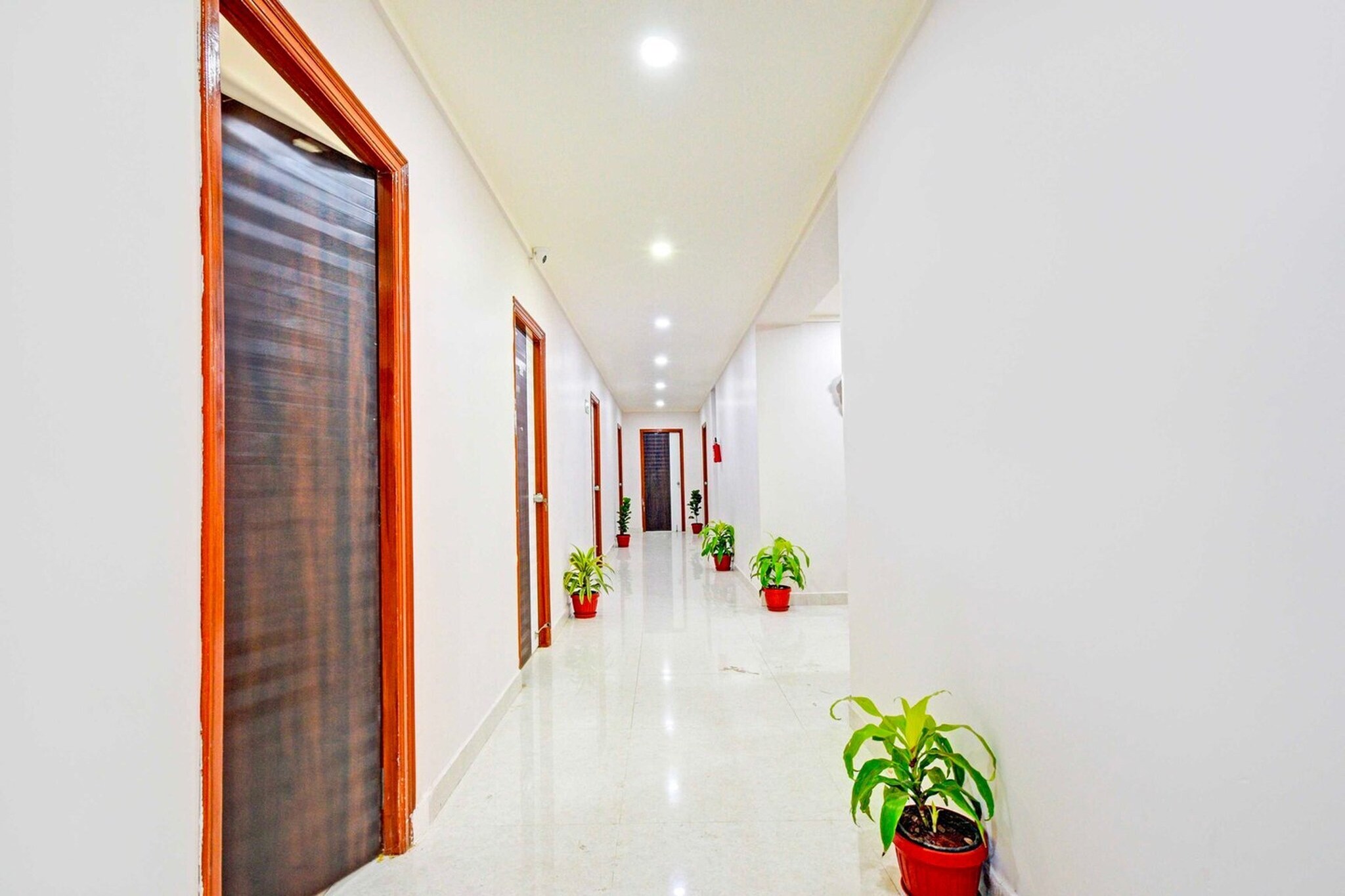 Located within 4.4 km of Charminar and 4.5 km of Mecca Masjid, Collection O Santosh Nagar Hyderabad provides rooms with air conditioning and a private bathroom in Hyderabad. This 3-star hotel offers room service, a 24-hour front desk and free WiFi. The hotel features family rooms.
Guest rooms at the hotel are equipped with a seating area, a flat-screen TV with satellite channels and a private bathroom with free toiletries and a bath or shower. All units include a desk.
Chowmahalla Palace is 4.9 km from Collection O Santosh Nagar Hyderabad, while AP State Archaeology Museum is 8 km away. Rajiv Gandhi International Airport is 17 km from the property.
Unmarried couples are warmly welcome at this property.
Guests with local ID proof are warmly welcome.
Apologies, but we are currently unable to host foreign nationals at this property.
Early Check-In Policy: A full day’s room rate will be charged for check-ins before 6:00 AM. Complimentary early check-in is available between 6:00 AM and 10:00 AM, subject to room availability.
Check-in is only available to guests aged 18 and above. Please provide a government-issued ID to confirm your age.