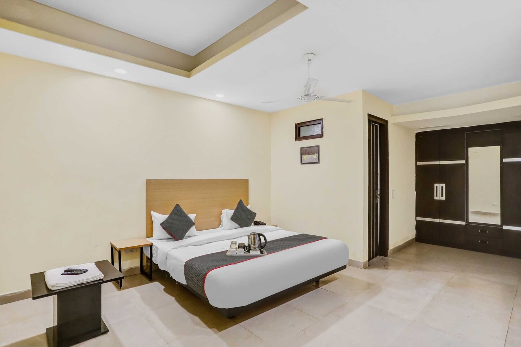 Collection O Patparganj Max  Speciality Hospital