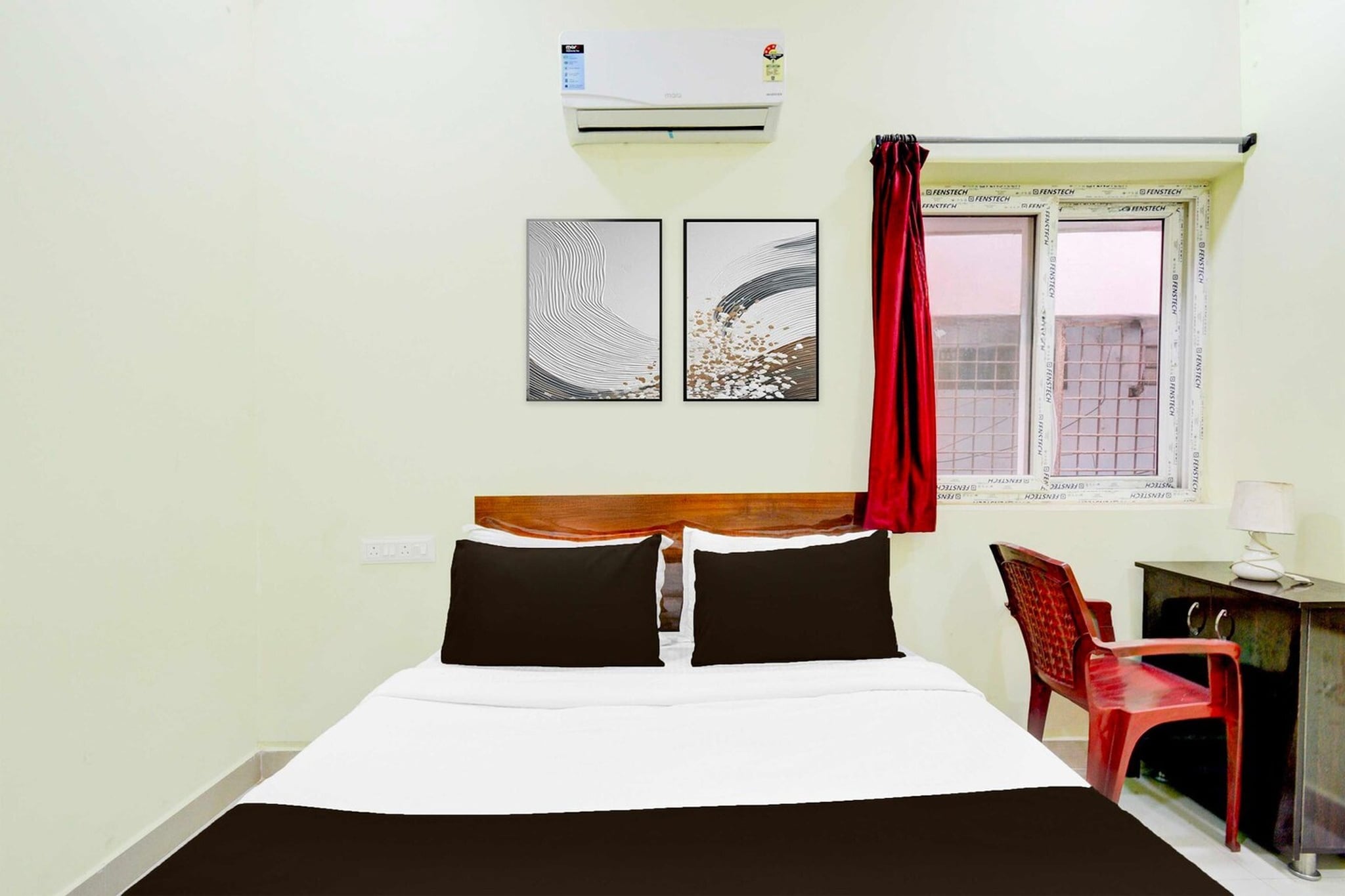 Located in SarÄi TarÄ«n, Uttar Pradesh region, Collection O Moula Ali Neredmet is set 48 km from Moradabad Railway Station. This 3-star hotel offers room service, a 24-hour front desk and free WiFi. The hotel features family rooms.

All units at the hotel are equipped with a seating area, a flat-screen TV with satellite channels and a private bathroom with free toiletries and a bath or shower. All guest rooms at Collection O Moula Ali Neredmet include air conditioning and a desk.

Moradabad Airport is 61 km away.

Unmarried couples are warmly welcome at this property.

Guests with local ID proof are warmly welcome.

Early Check-In Policy: A full dayâ€™s room rate will be charged for check-ins before 6:00 AM. Complimentary early check-in is available between 6:00 AM and 10:00 AM, subject to room availability. 
Check-in is only available to guests aged 18 and above. Please provide a government-issued ID to confirmÂ yourÂ age.