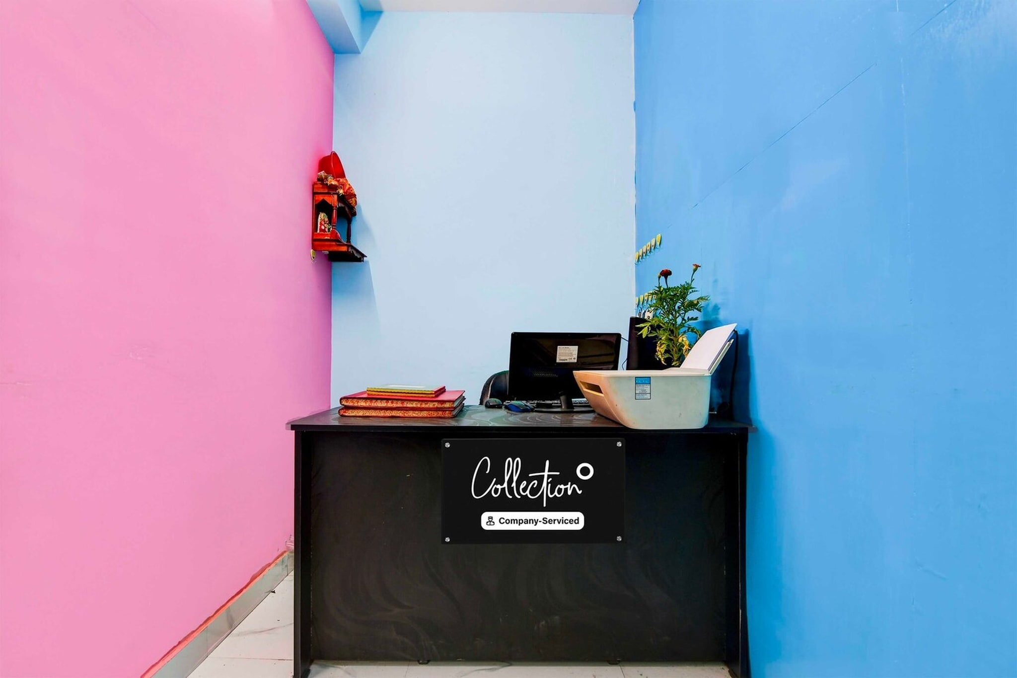 Ground floor: (bedroom(double bed, TV, seating area, air conditioning, Towels incl., telephone), bathroom(bathtub or shower, shower, washbasin, toilet, shampoo, body soap, hot water), Parking)