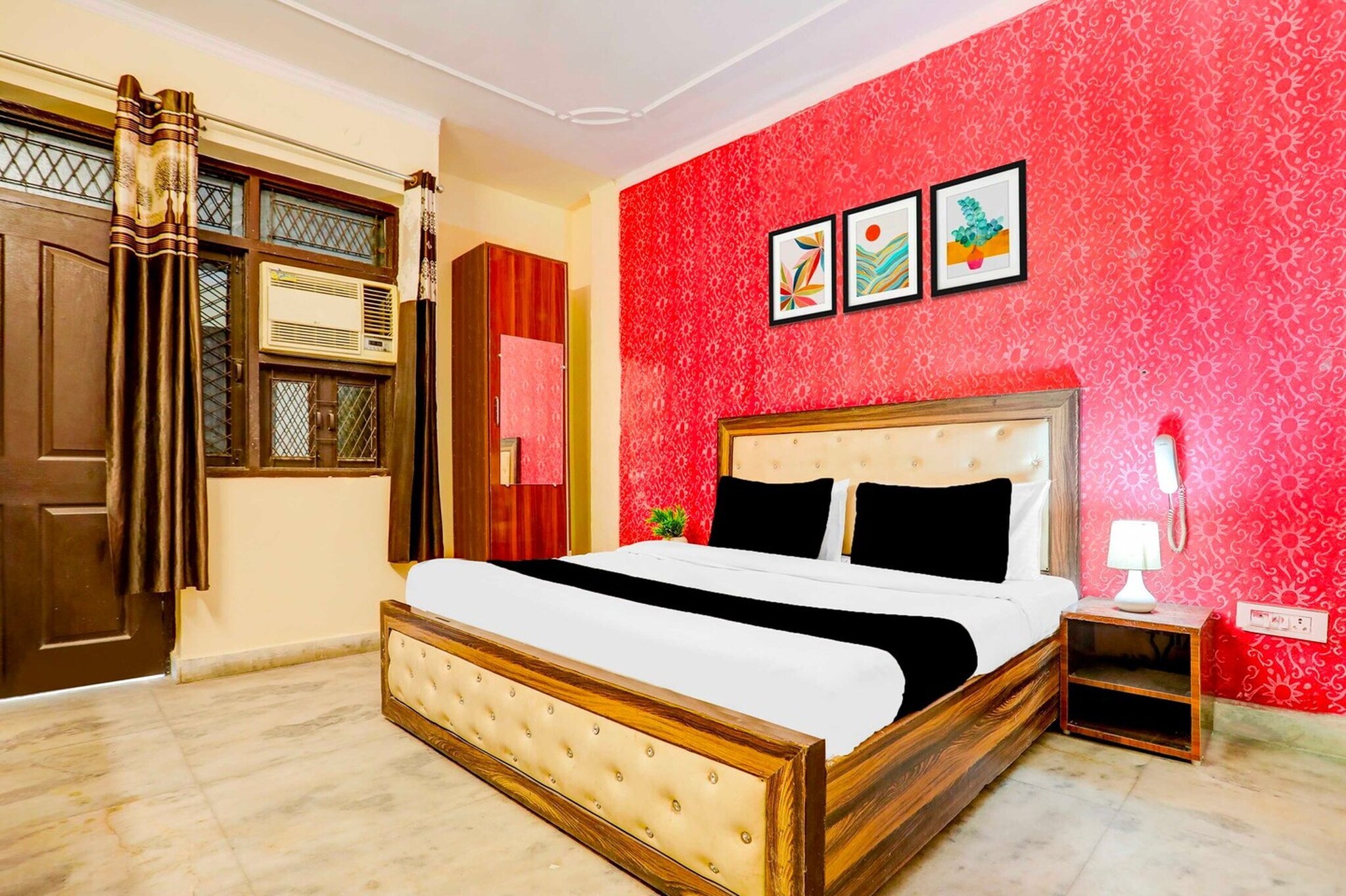 Ground floor: (bedroom(double bed, TV, seating area, air conditioning, telephone), bathroom(bathtub or shower, shower, washbasin, toilet, Towels incl., shampoo, body soap, hot water), lift)