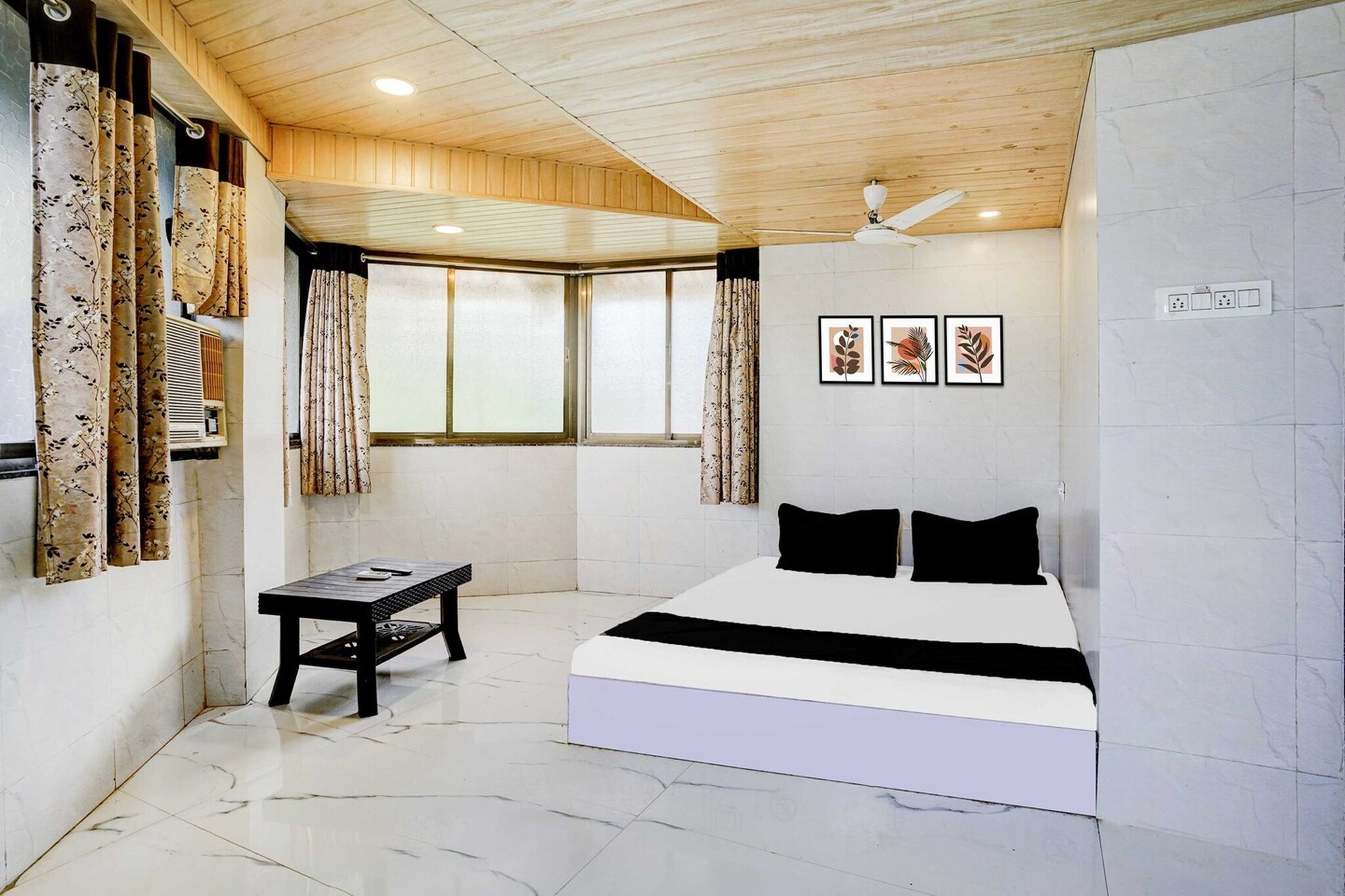 Ground floor: (bedroom(double bed, TV, seating area, air conditioning, telephone), bathroom(bathtub or shower, shower, washbasin, toilet, Towels incl., shampoo, body soap, hot water), lift)