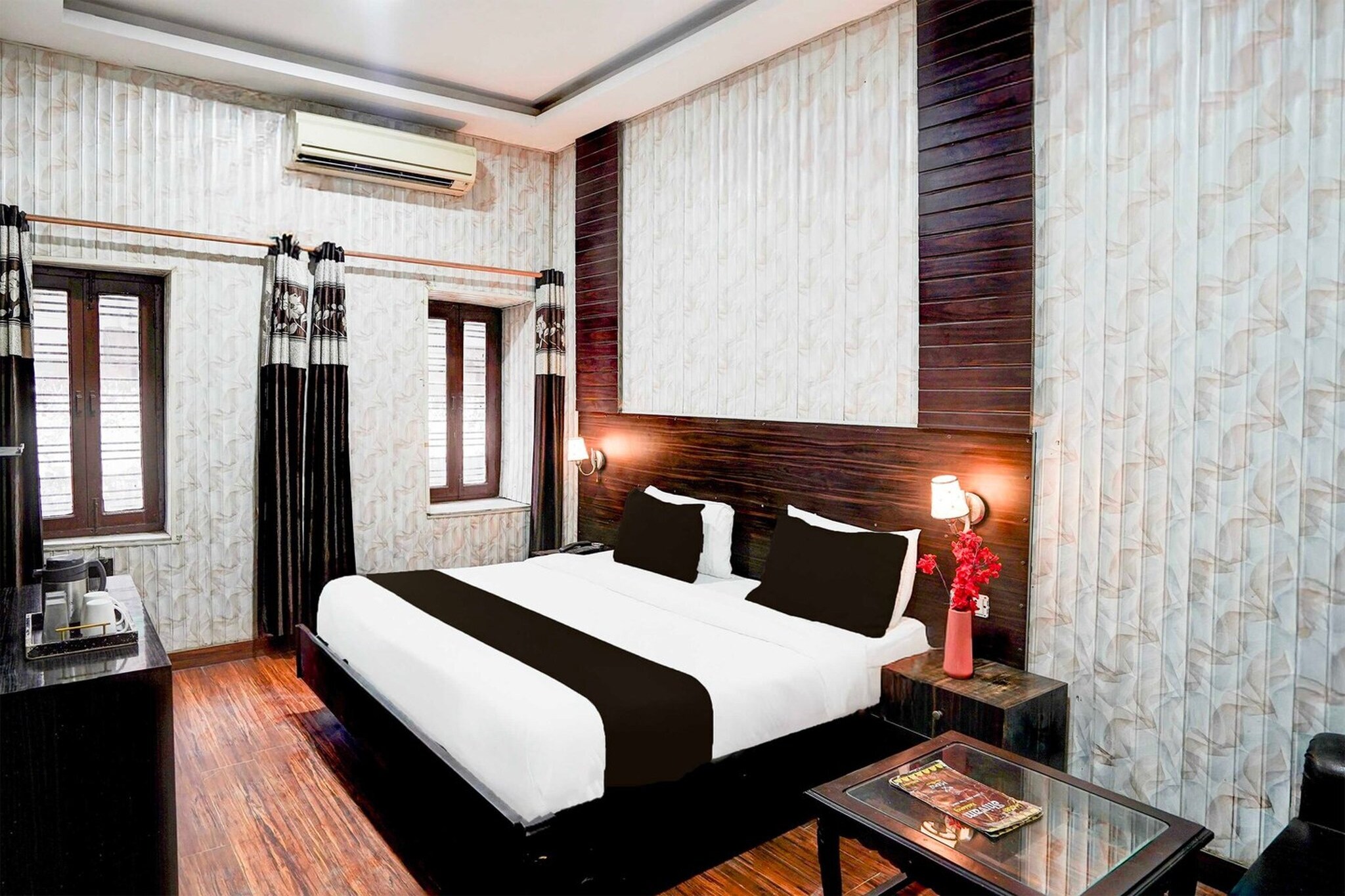 Collection O Tyagi Road near Railway Station