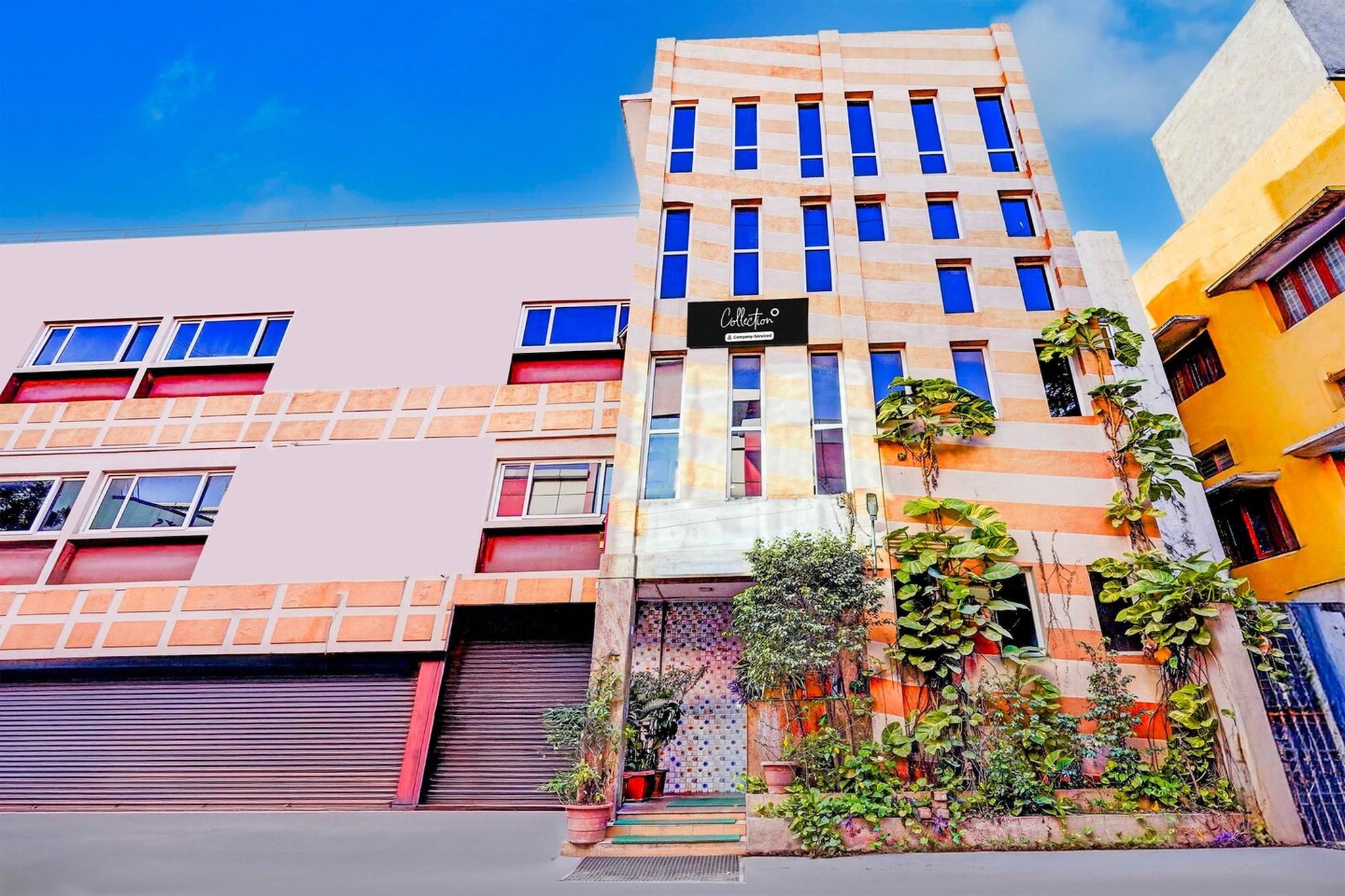 Collection O Arcot Road Porur is set in JÄmb. Among the facilities at this property are room service and a 24-hour front desk, along with free WiFi throughout the property. The hotel features family rooms.
The units at the hotel come with a seating area, a flat-screen TV with satellite channels and a private bathroom with free toiletries and a bath or shower. All rooms at Collection O Arcot Road Porur feature air conditioning and a desk.
Dr. Babasaheb Ambedkar International Airport is 80 km away.
1. Unmarried couples are warmly welcome at this property.
2. Guests with local ID proof are warmly welcome.
Early Check-In Policy: A full day’s room rate will be charged for check-ins before 6:00 AM. Complimentary early check-in is available between 6:00 AM and 10:00 AM, subject to room availability.
Check-in is only available to guests aged 18 and above. Please provide a government-issued ID to confirm your age.