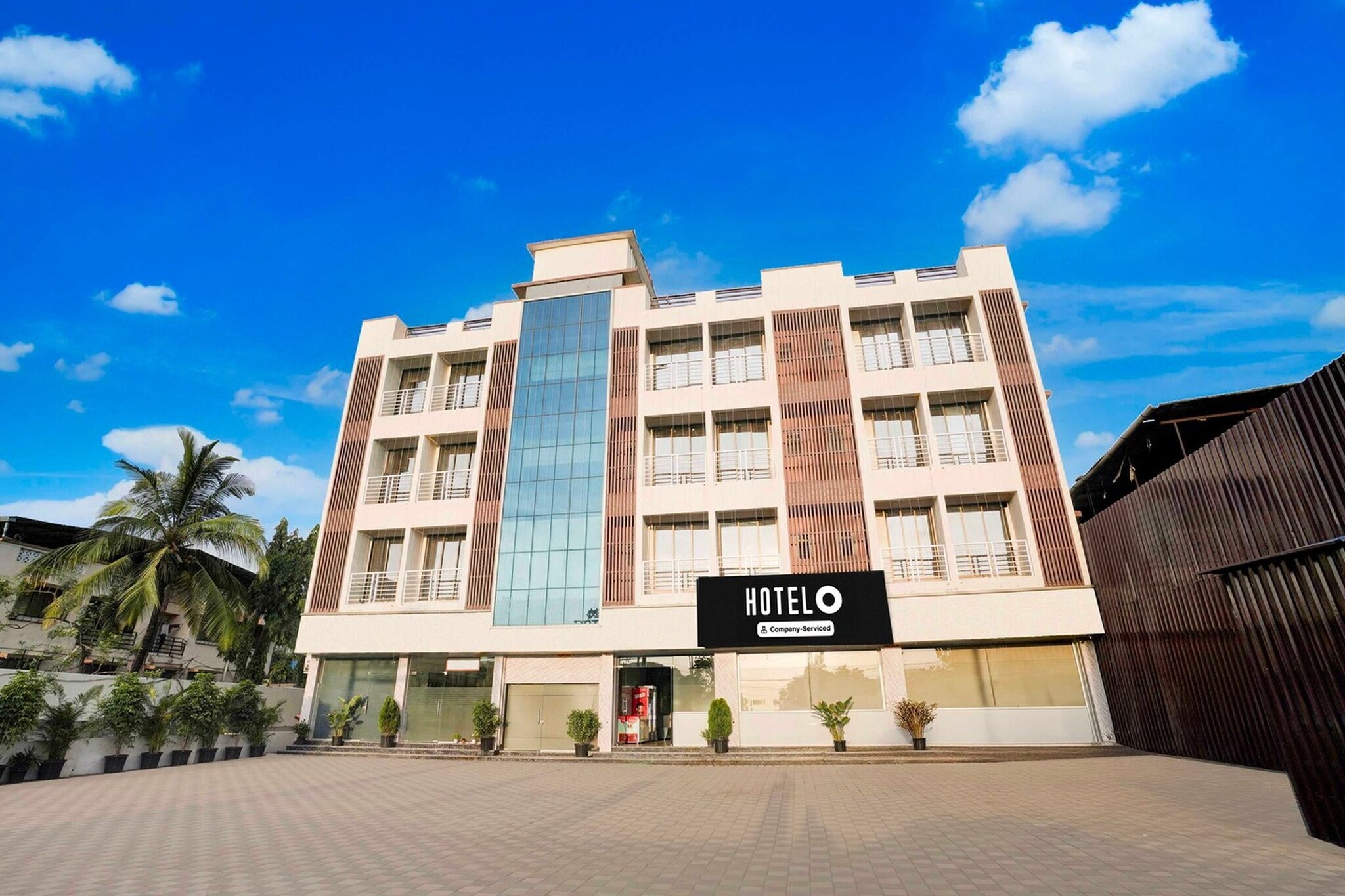 Located within 35 km of Kanheri Caves and 39 km of Bombay Exhibition Centre, Collection O Vasai Express Highway provides rooms with air conditioning and a private bathroom in Mumbai. This 3-star hotel offers room service, a 24-hour front desk and free WiFi. The hotel features family rooms.

All units at the hotel are equipped with a seating area, a flat-screen TV with satellite channels and a private bathroom with free toiletries and a bath or shower. Guest rooms include a desk.

ISKCON is 45 km from Collection O Vasai Express Highway, while Prithvi Theatre is 46 km away. Chhatrapati Shivaji International Mumbai Airport is 46 km from the property.

1. Unmarried couples are warmly welcome at this property.
2. Guests with local ID proof are warmly welcome.
Early Check-In Policy: A full dayâ€™s room rate will be charged for check-ins before 6:00 AM. Complimentary early check-in is available between 6:00 AM and 10:00 AM, subject to room availability.

Check-in is only available to guests aged 18 and above. Please provide a government-issued ID to confirmÂ yourÂ age.