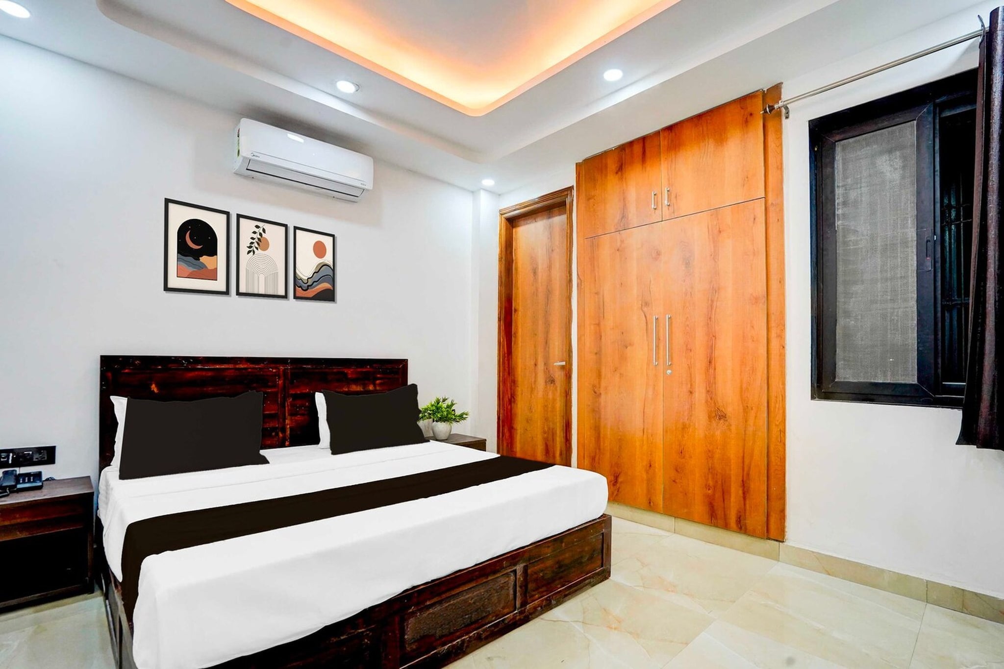 Collection O Sector 143B Noida