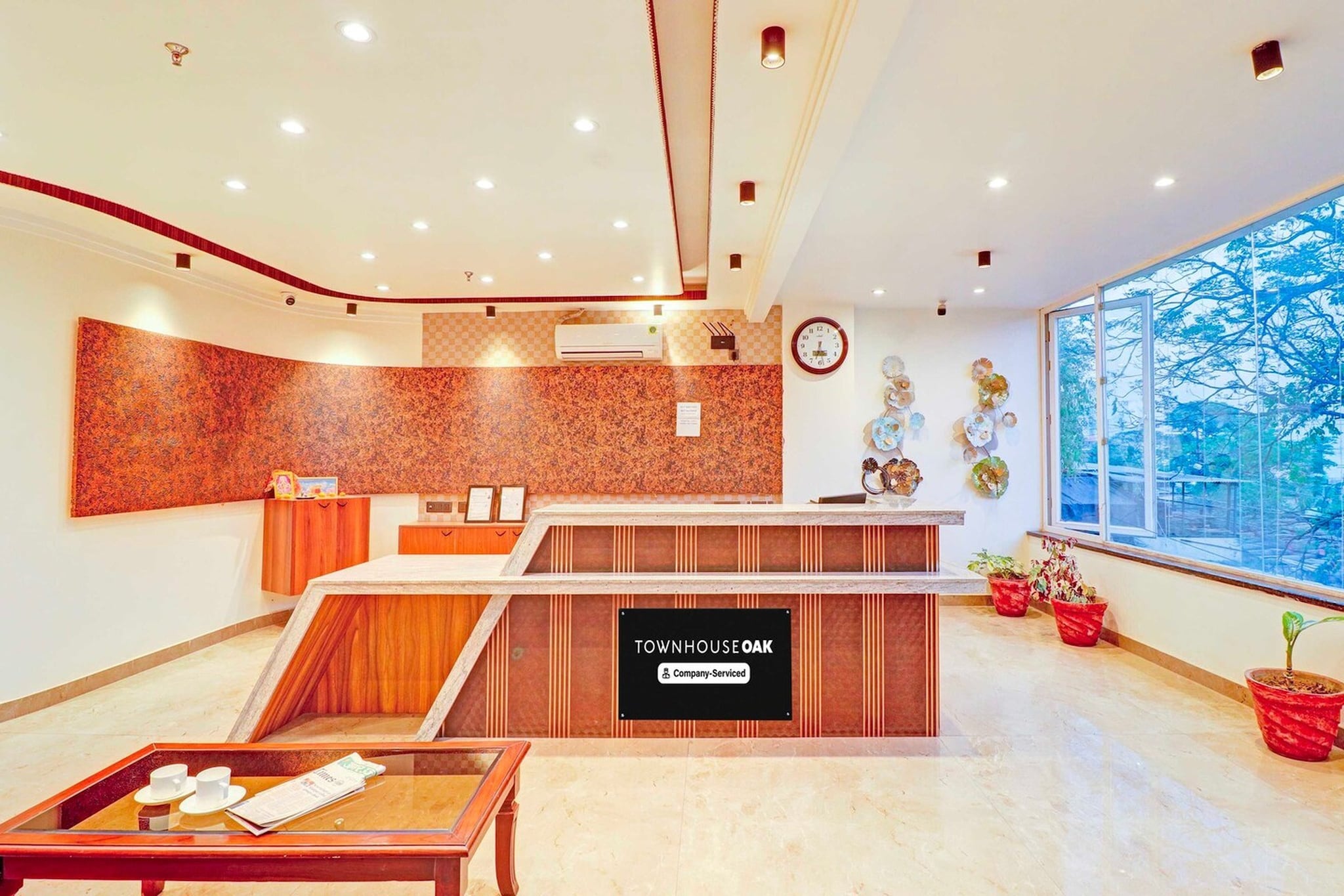 Located within 28 km of Gun Hill Point, Mussorie and 1.3 km of Dehradun Station, Townhouse Oak Patel Nagar Dehradun Railway Junction provides rooms with air conditioning and a private bathroom in Dehradun. This 3-star hotel offers room service, a 24-hour front desk and free WiFi. The hotel features family rooms.

Guest rooms at the hotel are equipped with a seating area, a flat-screen TV with satellite channels and a private bathroom with free toiletries and a bath or shower. The units include a desk.

Dehradun Clock Tower is 3.2 km from Townhouse Oak Patel Nagar Dehradun Railway Junction, while Indian Military Academy is 6.1 km away. Dehradun Airport is 23 km from the property.

Unmarried couples are warmly welcome at this property.
Guests with local ID proof are warmly welcome.
Early Check-In Policy: A full dayâ€™s room rate will be charged for check-ins before 6:00 AM. Complimentary early check-in is available between 6:00 AM and 10:00 AM, subject to room availability.

Check-in is only available to guests aged 18 and above. Please provide a government-issued ID to confirmÂ yourÂ age.