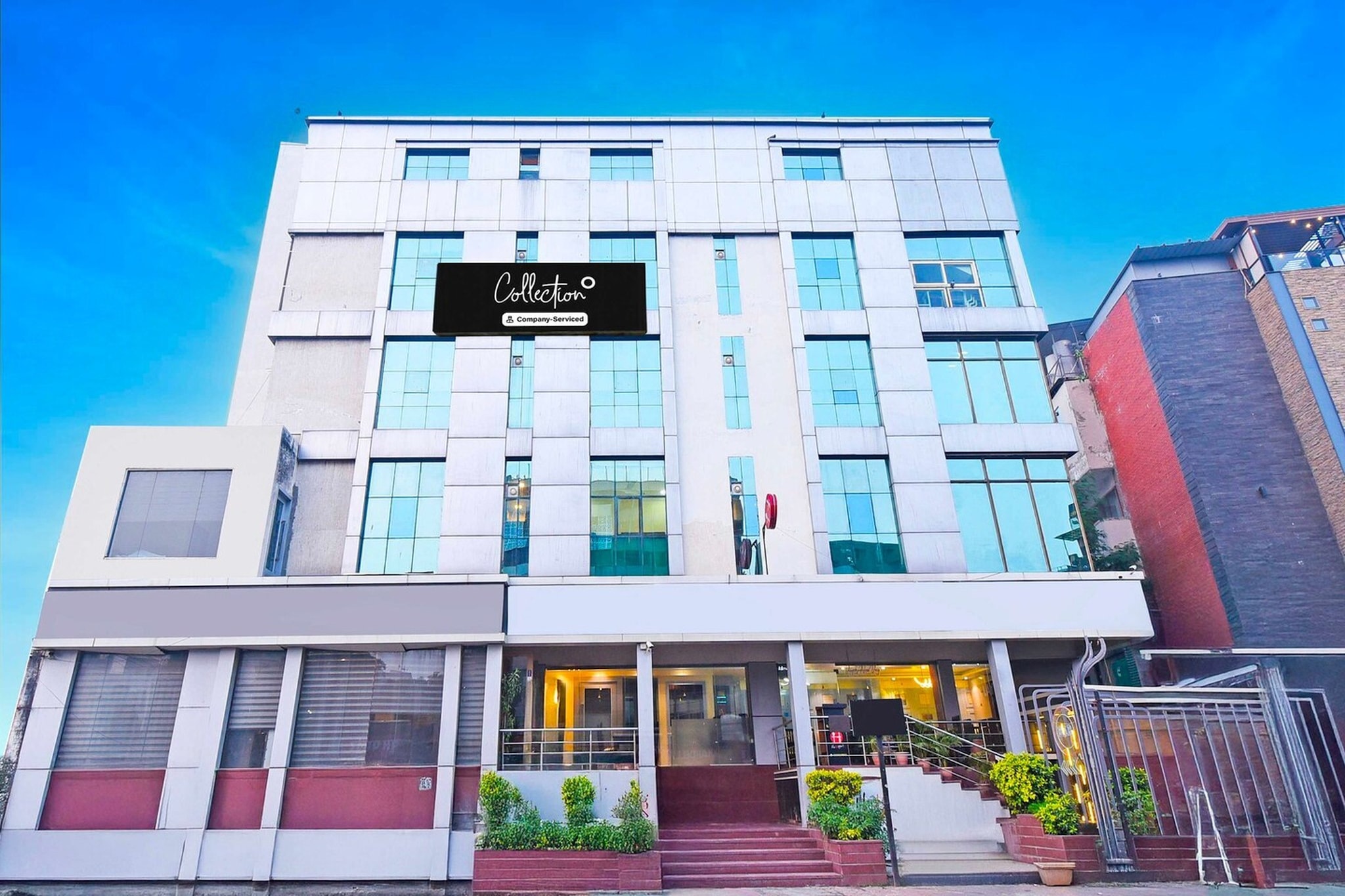 Collection O JLN Marg