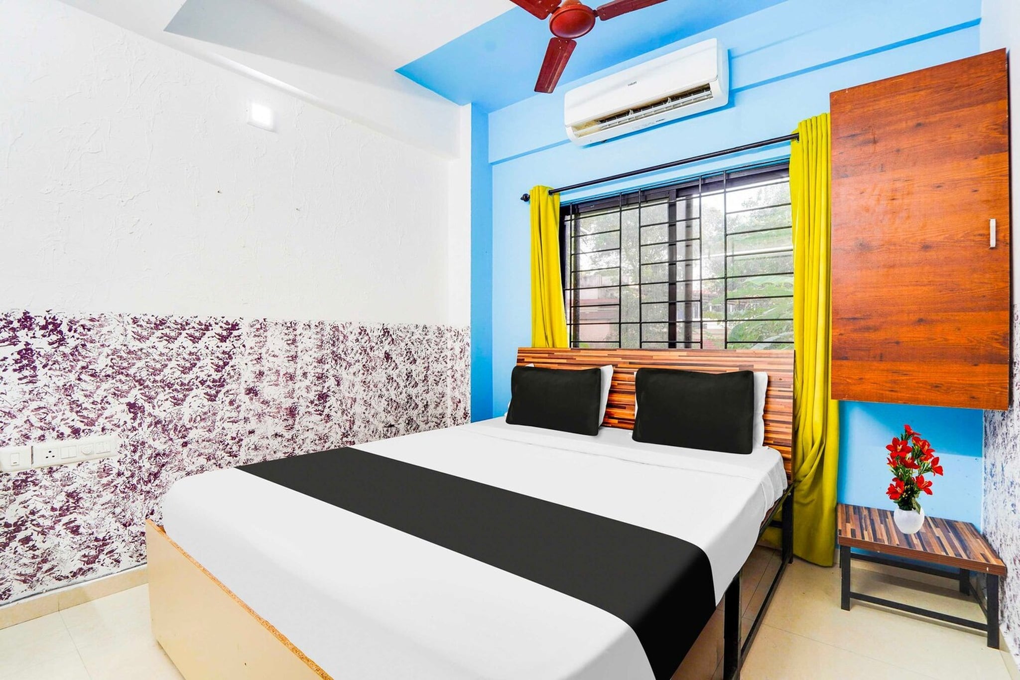 Located within 15 km of Cochin Shipyard and 5.1 km of Hindustan Insecticides Limited, Collection O Cheranelloor Aster Medicity provides rooms with air conditioning and a private bathroom in ElÅ«r. This 3-star hotel offers room service, a 24-hour front desk and free WiFi. The hotel features family rooms.

Guest rooms at the hotel are equipped with a seating area, a flat-screen TV with satellite channels and a private bathroom with free toiletries and a bath or shower. The rooms include a desk.

Kerala Museum is 6 km from Collection O Cheranelloor Aster Medicity, while Edappally Church is 6.1 km away. Cochin International Airport is 21 km from the property.

Early Check-In Policy: A full dayâ€™s room rate will be charged for check-ins before 6:00 AM. Complimentary early check-in is available between 6:00 AM and 10:00 AM, subject to room availability.

Check-in is only available to guests aged 18 and above. Please provide a government-issued ID to confirmÂ yourÂ age.