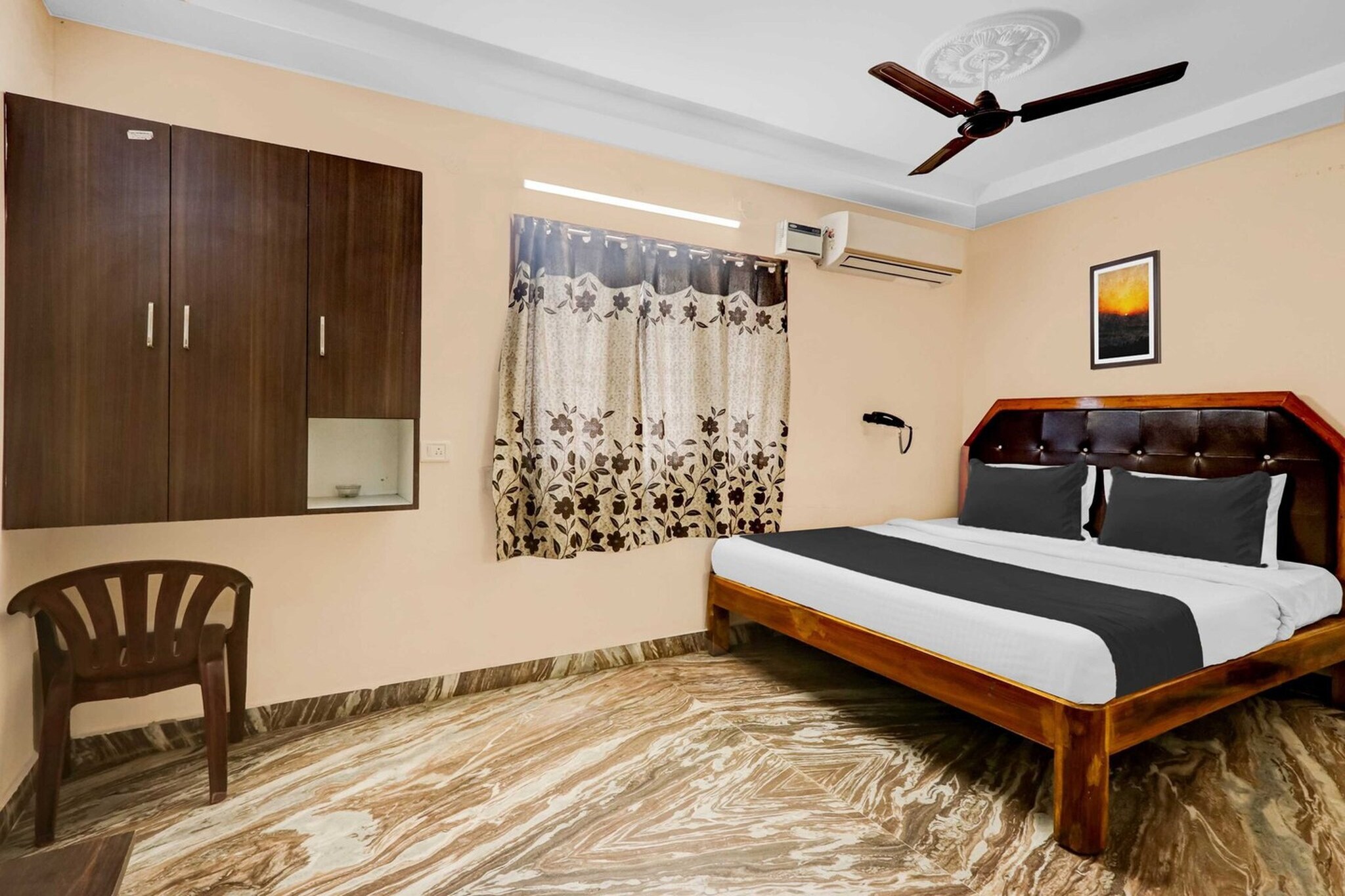 Set within 6 km of Indira Gandhi Zoological Park and 4.5 km of Kailasagiri Train Station, Collection O Adarsh Nagar Near Kavya Hospital offers rooms with air conditioning and a private bathroom in Visakhapatnam. This 3-star hotel offers room service, a 24-hour front desk and free WiFi. The hotel features family rooms.

The units at the hotel come with a seating area, a flat-screen TV with satellite channels and a private bathroom with free toiletries and a bath or shower. Guest rooms feature a desk.

Kailasa Giri is 4.7 km from Collection O Adarsh Nagar Near Kavya Hospital, while Diamond Park is 7 km away. Visakhapatnam Airport is 13 km from the property.

Early Check-In Policy: A full dayâ€™s room rate will be charged for check-ins before 6:00 AM. Complimentary early check-in is available between 6:00 AM and 10:00 AM, subject to room availability.

Check-in is only available to guests aged 18 and above. Please provide a government-issued ID to confirmÂ yourÂ age.