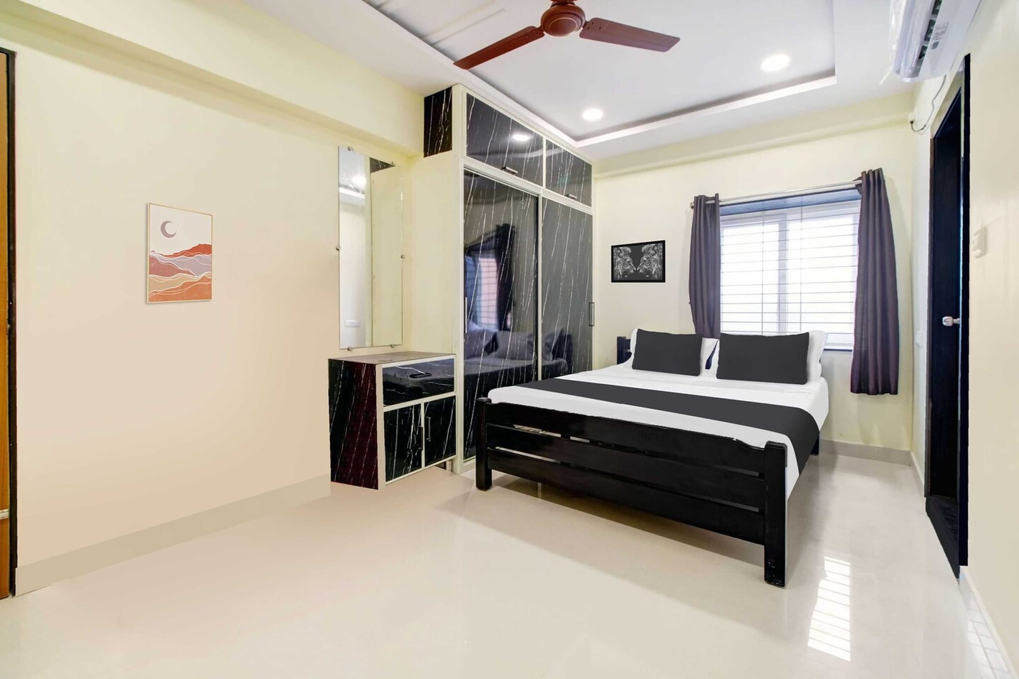 Situated within 14 km of Indira Gandhi Zoological Park and 4.4 km of Dondaparithy, Collection O Murali Nagar Near NAD Junction features rooms with air conditioning and a private bathroom in Visakhapatnam. This 3-star hotel offers room service, a 24-hour front desk and free WiFi. The hotel has family rooms.

All rooms at the hotel are fitted with a seating area, a flat-screen TV with satellite channels and a private bathroom with free toiletries and a bath or shower. The units have a desk.

Daba Gardens is 4.7 km from Collection O Murali Nagar Near NAD Junction, while Diamond Park is 5.8 km from the property. Visakhapatnam Airport is 4 km away.

Early Check-In Policy: A full dayâ€™s room rate will be charged for check-ins before 6:00 AM. Complimentary early check-in is available between 6:00 AM and 10:00 AM, subject to room availability.

Check-in is only available to guests aged 18 and above. Please provide a government-issued ID to confirmÂ yourÂ age.
