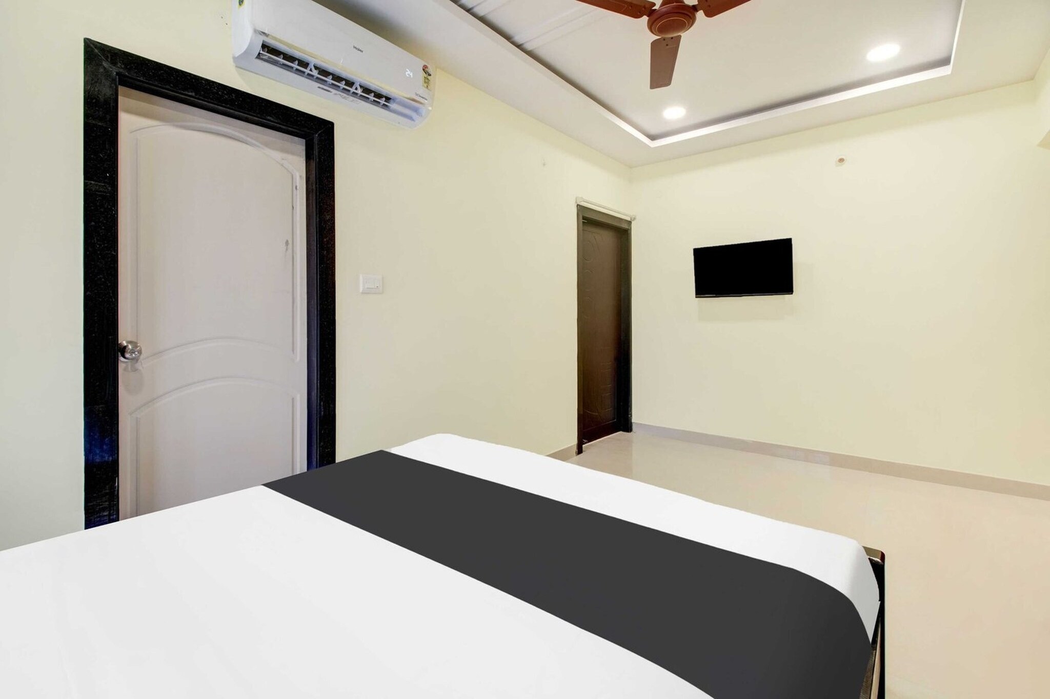 Collection O Murali Nagar Near NAD Junction