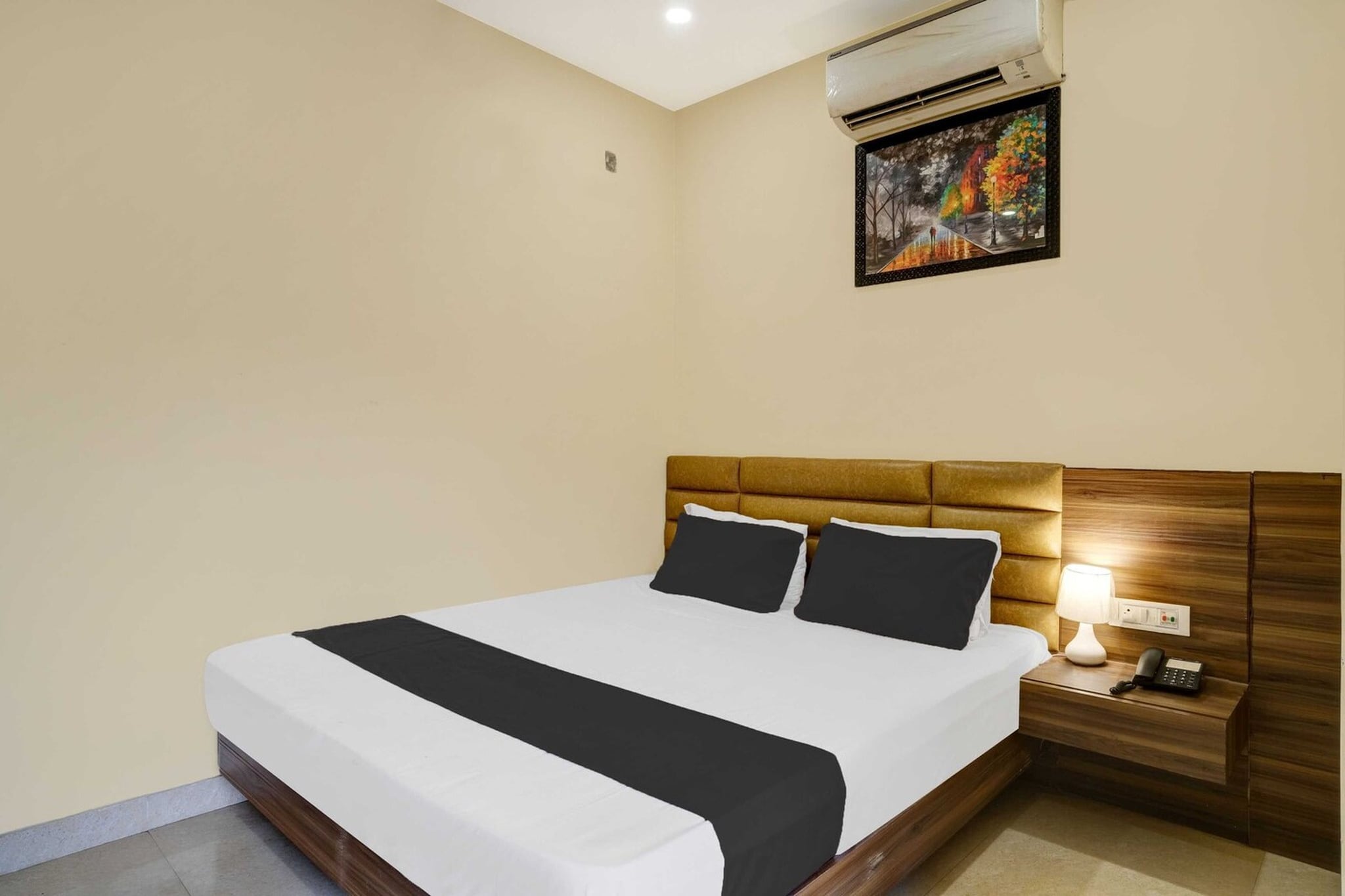Located within 10 km of Kamakhya Temple and 5.6 km of Indira Gandhi Athletic Stadium, Collection O Lalganesh provides rooms with air conditioning and a private bathroom in Guwahati. With free WiFi, this 3-star hotel offers room service and a 24-hour front desk. The hotel features family rooms.

Guest rooms at the hotel are equipped with a seating area, a flat-screen TV with satellite channels and a private bathroom with free toiletries and a bath or shower. All rooms include a desk.

ISKCON Guwahati is 6 km from Collection O Lalganesh, while Guwahati Station is 6 km away. Lokpriya Gopinath Bordoloi International Airport is 25 km from the property.

Unmarried couples are warmly welcome at this property.
Guests with local ID proof are warmly welcome.
Apologies, but we are currently unable to host foreign nationals at this property.
Early Check-In Policy: A full dayâ€™s room rate will be charged for check-ins before 6:00 AM. Complimentary early check-in is available between 6:00 AM and 10:00 AM, subject to room availability.
 
Check-in is only available to guests aged 18 and above. Please provide a government-issued ID to confirm your age.