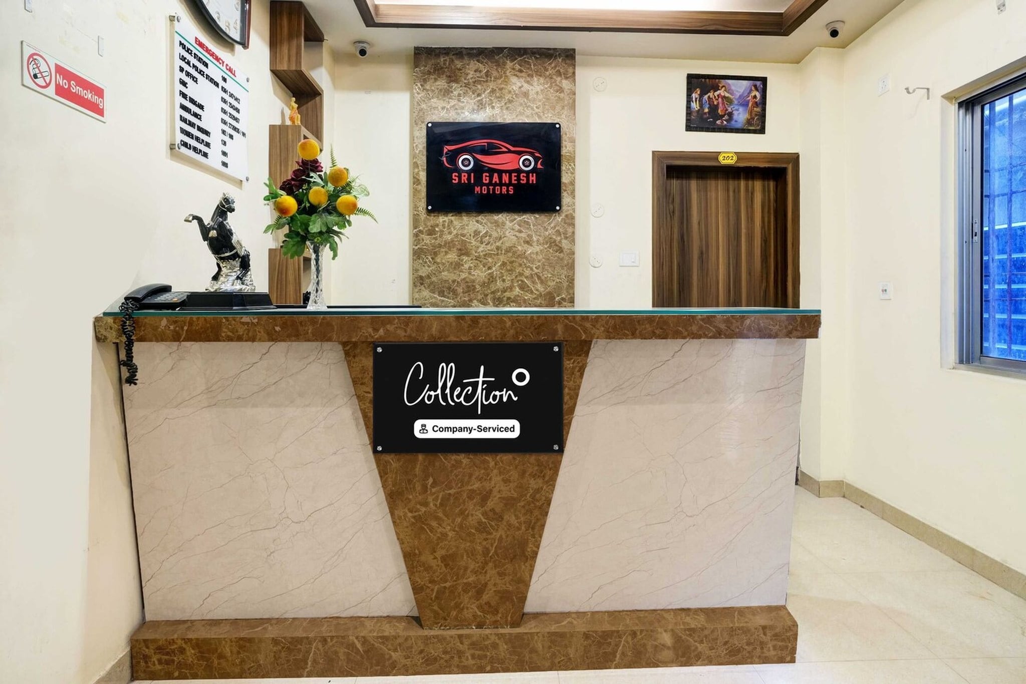 Ground floor: (bedroom(double bed, TV, seating area, air conditioning, Towels incl., telephone), bathroom(bathtub or shower, shower, washbasin, toilet, shampoo, body soap, hot water), Parking)