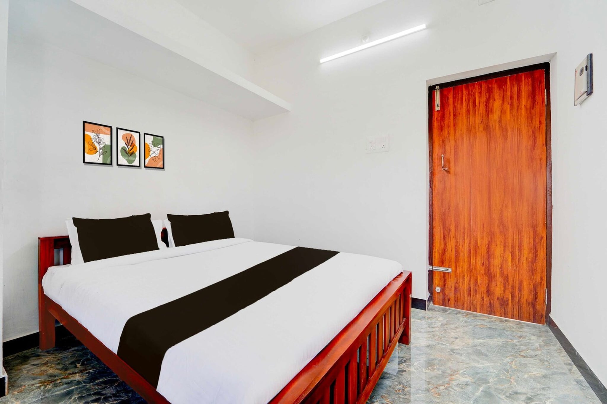 Located within 14 km of Codissia Trade Fair Complex and 23 km of Coimbatore Junction, Collection O Neelambur Near PSG ITech provides rooms with air conditioning and a private bathroom in IrugÅ«r. This 3-star hotel offers room service, a 24-hour front desk and free WiFi. The hotel features family rooms.

All units at the hotel are equipped with a seating area, a flat-screen TV with satellite channels and a private bathroom with free toiletries and a bath or shower. The units include a desk.

Podanur Junction is 24 km from Collection O Neelambur Near PSG ITech. Coimbatore International Airport is 9 km away.

Early Check-In Policy: A full dayâ€™s room rate will be charged for check-ins before 6:00 AM. Complimentary early check-in is available between 6:00 AM and 10:00 AM, subject to room availability.

Check-in is only available to guests aged 18 and above. Please provide a government-issued ID to confirmÂ yourÂ age.
