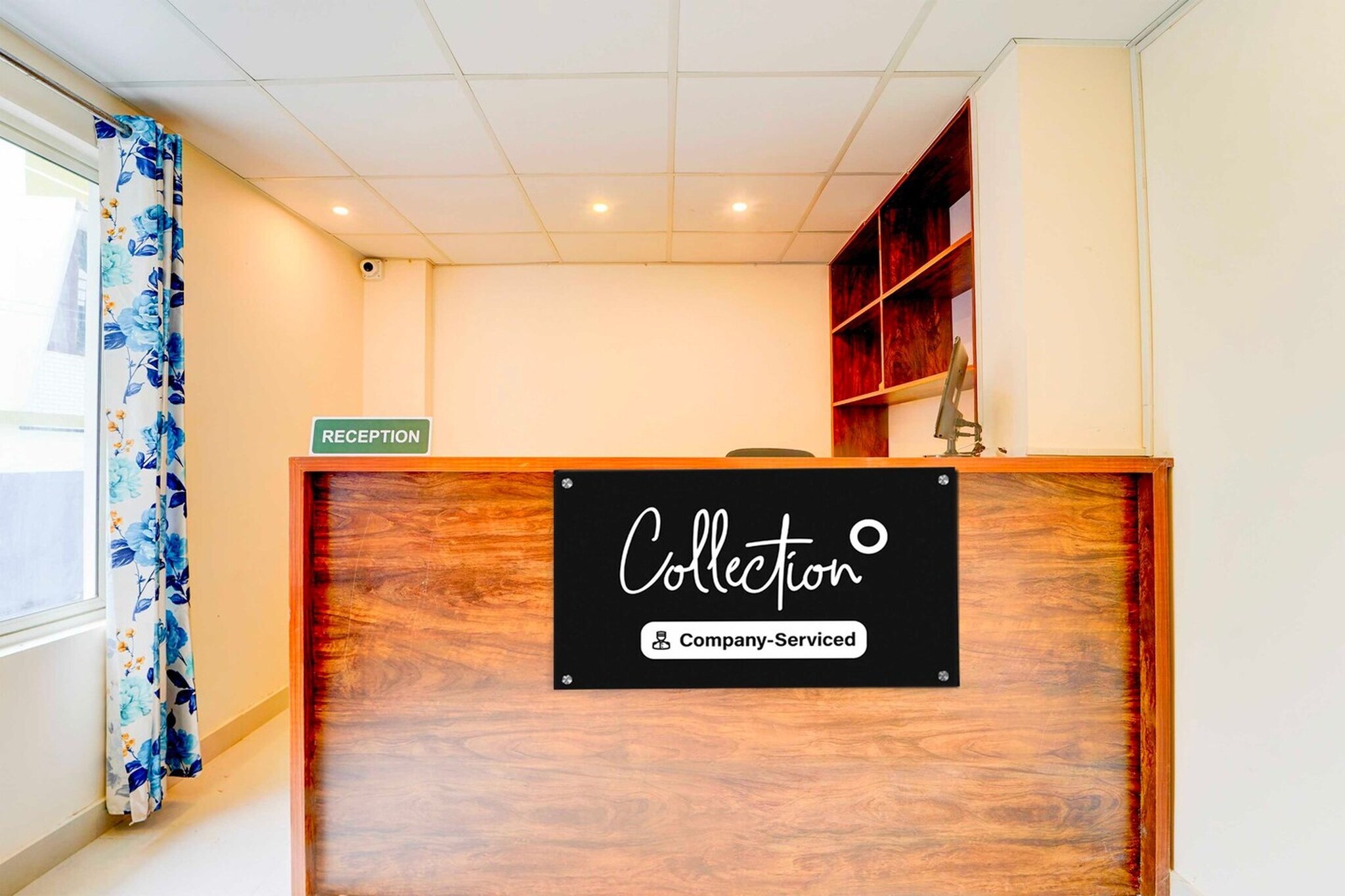 Ground floor: (bedroom(double bed, TV, seating area, air conditioning, Towels incl., telephone), bathroom(bathtub or shower, shower, washbasin, toilet, shampoo, body soap, hot water), Parking)