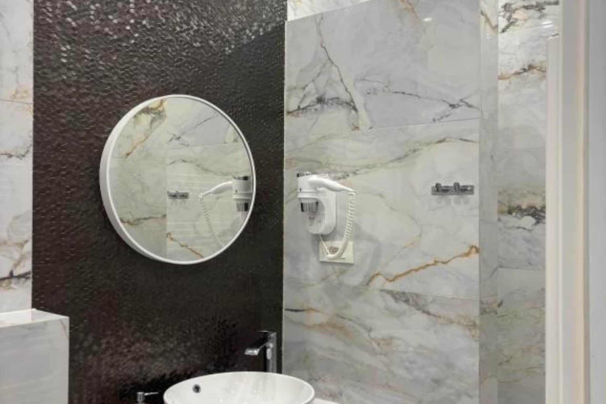 Rooms Lidija 32 - Triple Luxury Room (9)-Badkamer