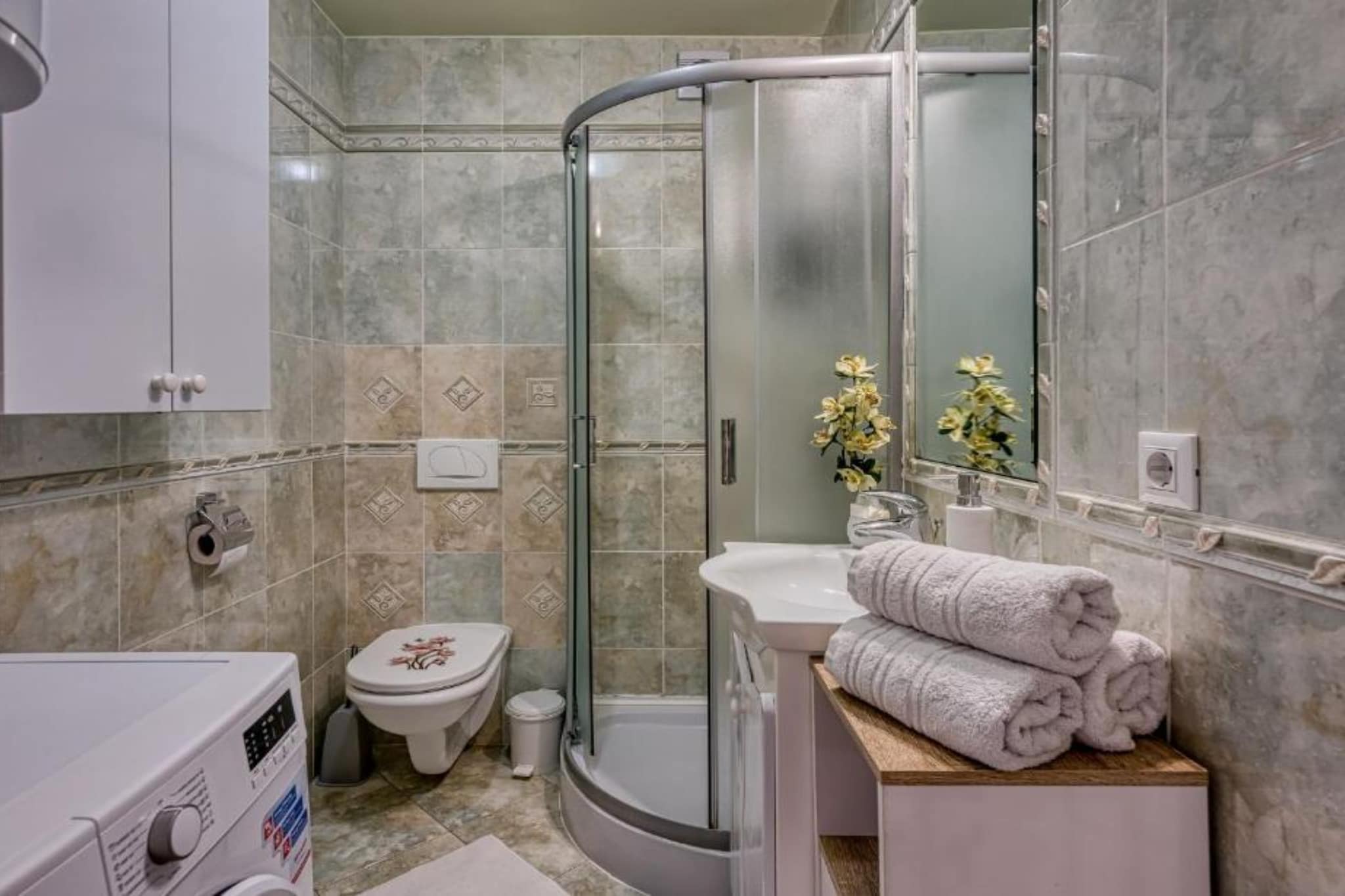 Apartment Matej Tar - One Bedroom Apartment with Balcony-Badkamer