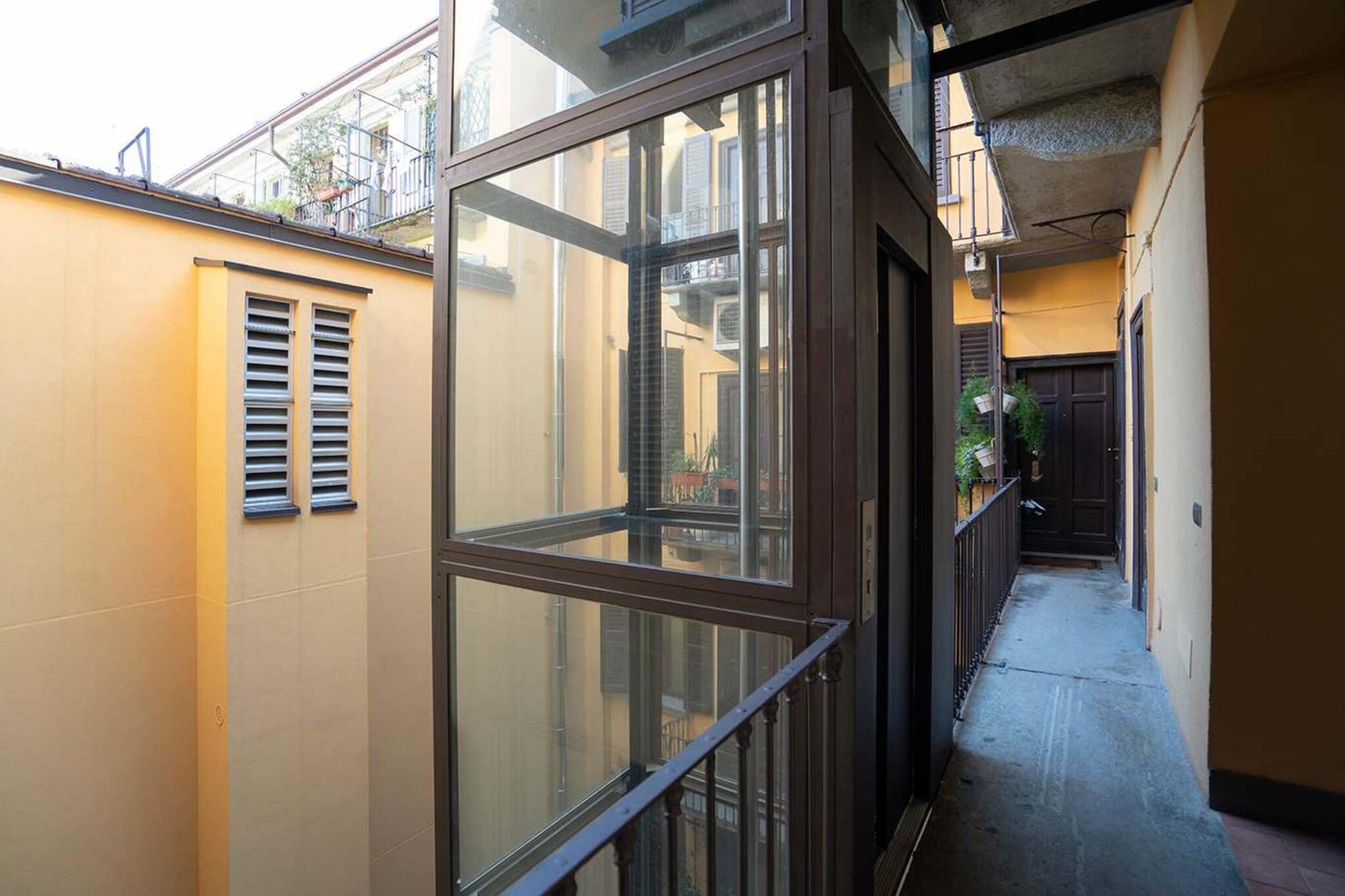 MI Casati 24-Terrasbalkon